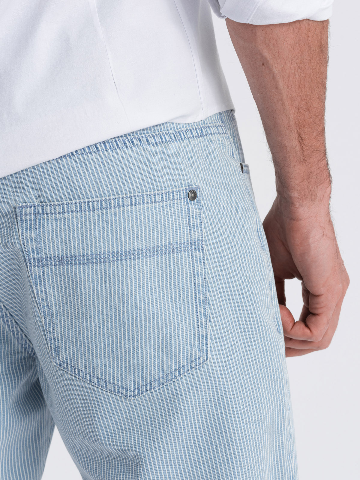 Pantaloni scurti de barbati, Ombre
