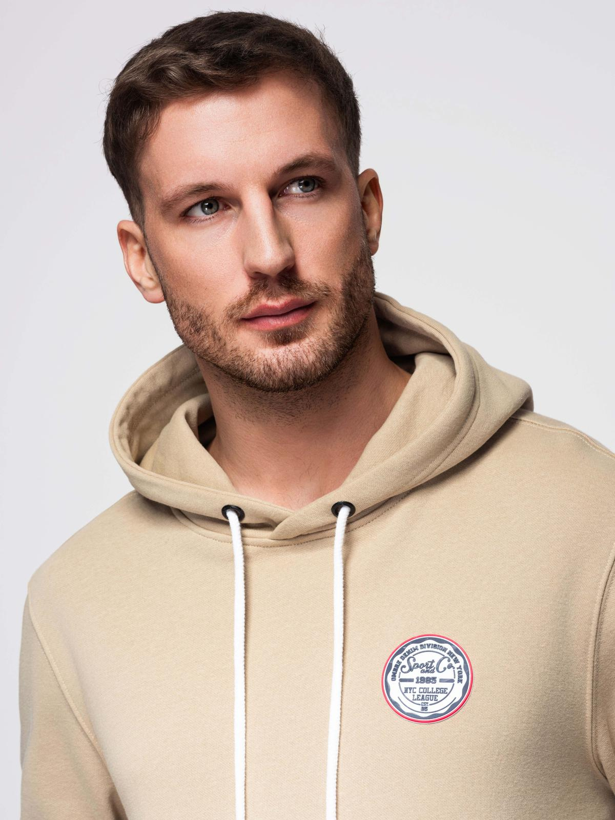 Ombre Men's kangaroo sweatshirt with hood and college style patch - sand