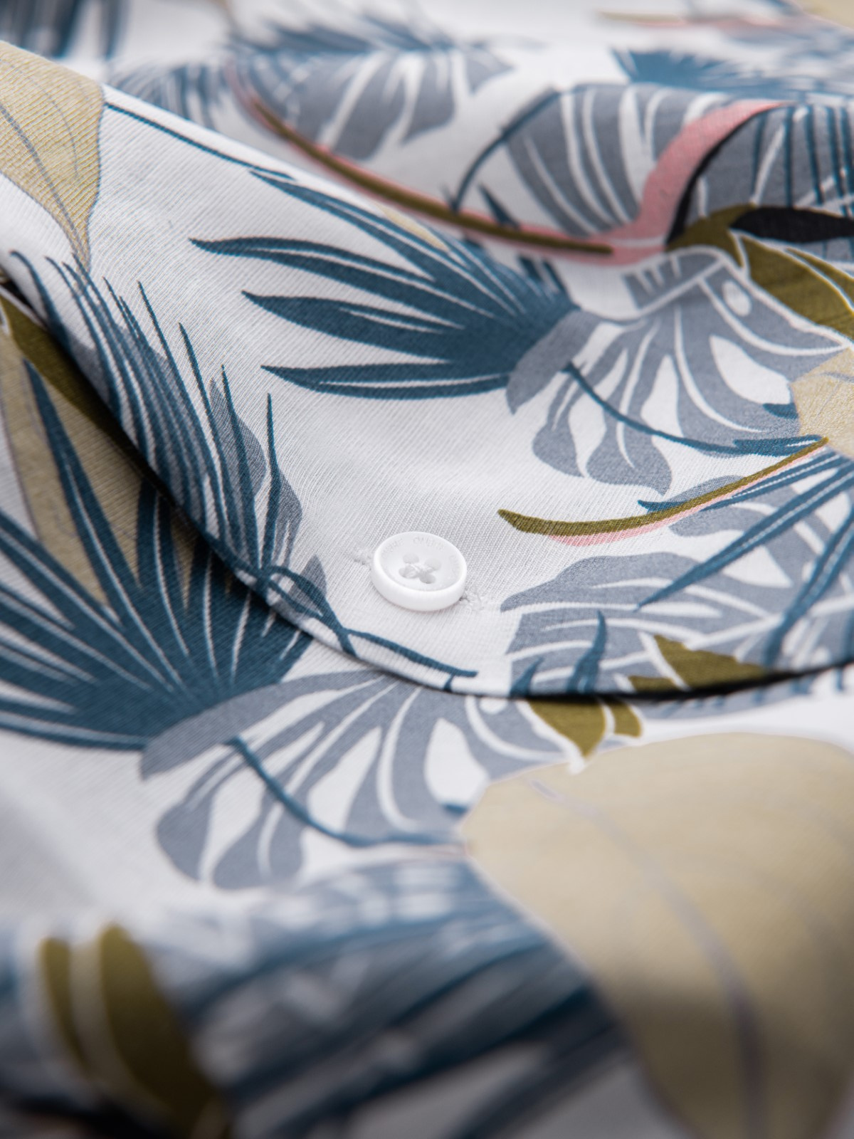Ombre Viscose patterned men&#039;s short sleeve shirt - palm trees
