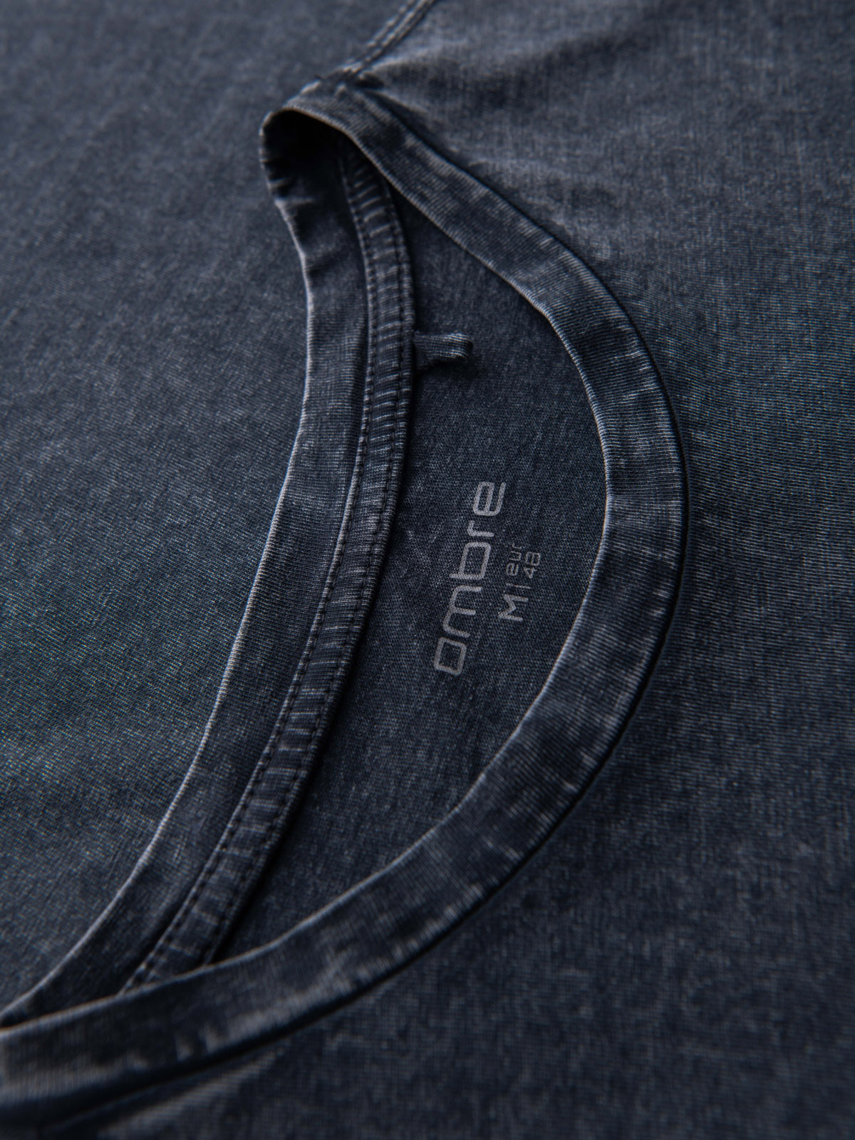 Ombre Men's t-shirt with wash effect - navy blue