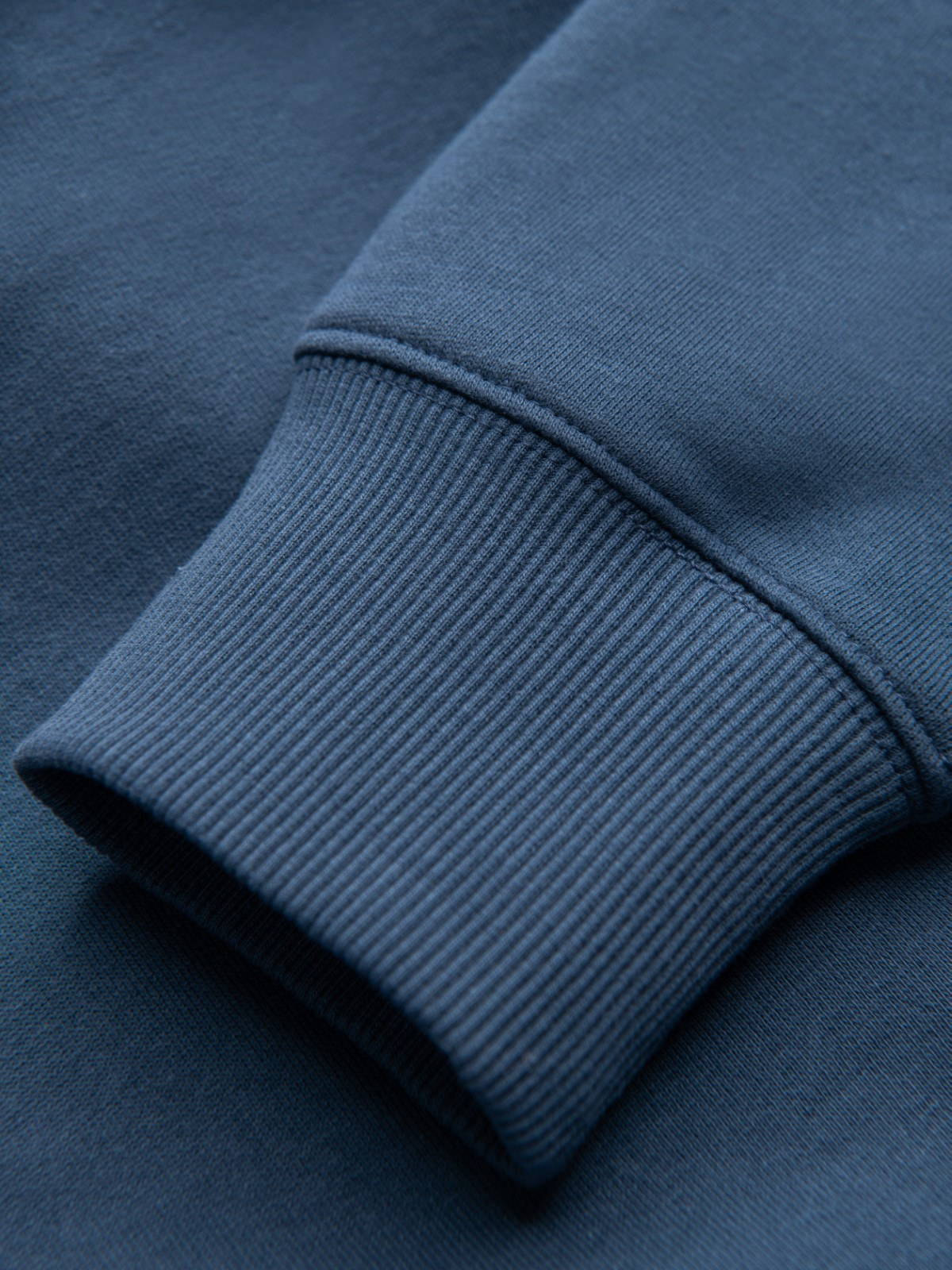 Ombre Men's BASIC sweatshirt with round neckline - navy blue