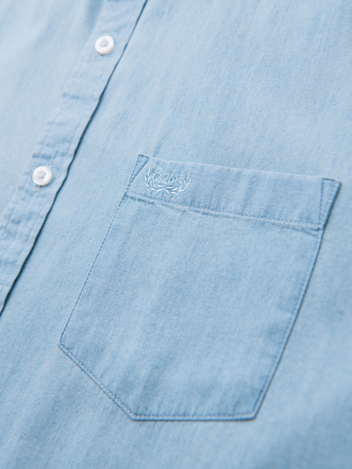 Ombre Men&#039;s denim shirt with embroidered pocket - light blue