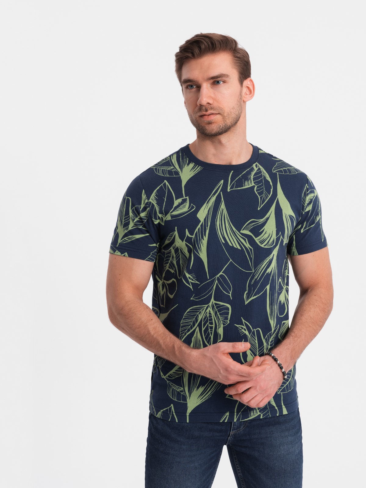 Levně Ombre Men's full-print t-shirt in contrasting leaves - navy blue