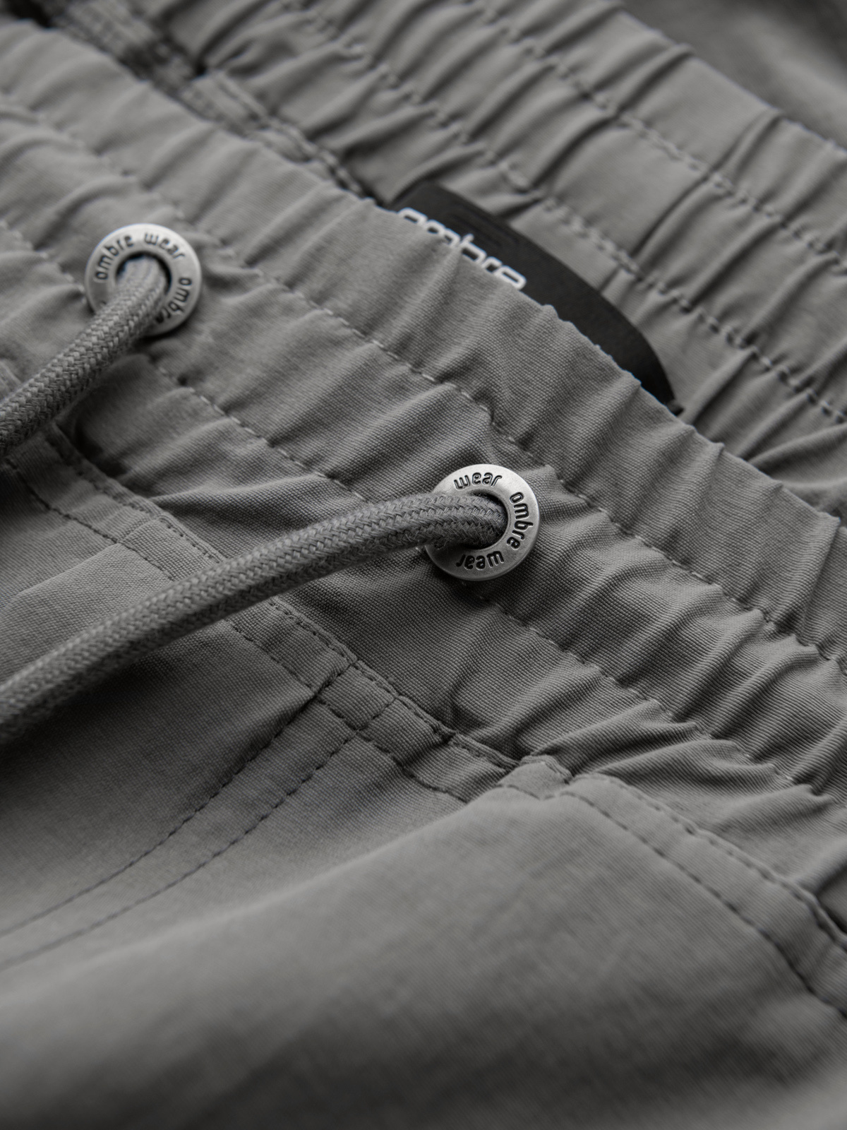 Ombre Men's jogger pants with cargo pockets and print - gray