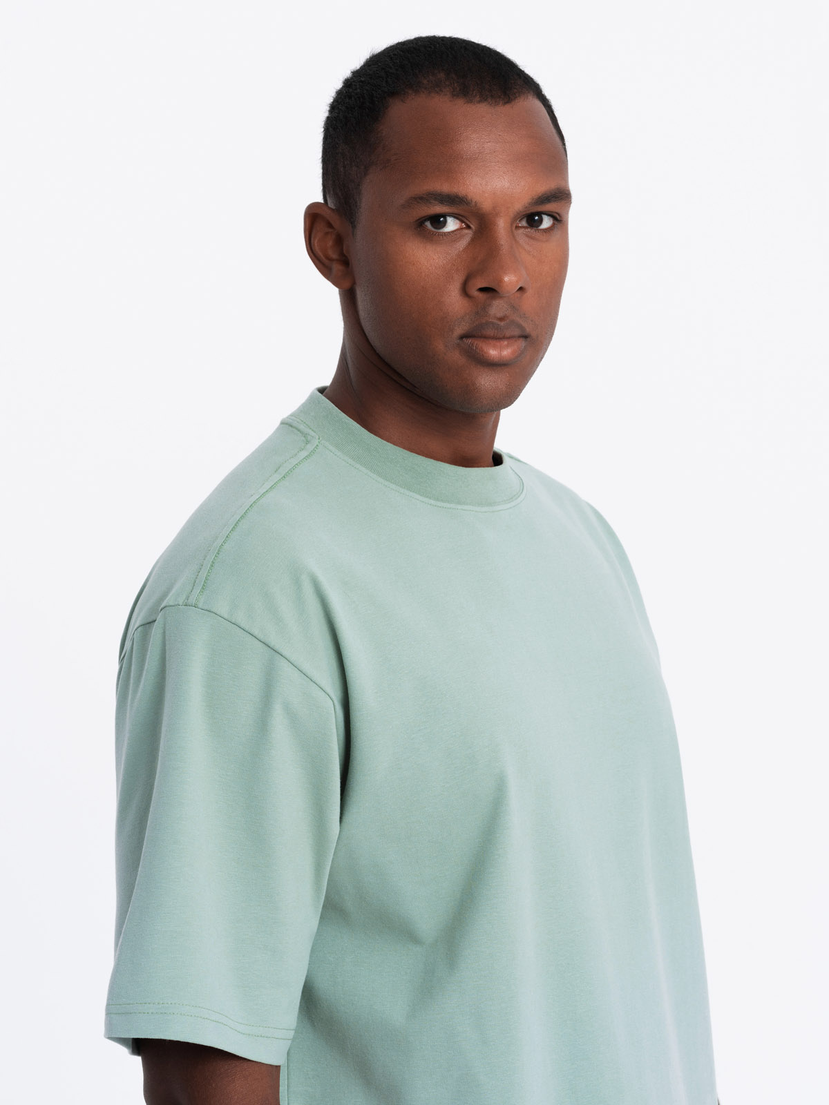 Ombre Men's LOOSE FIT cotton t-shirt with round neckline - mint