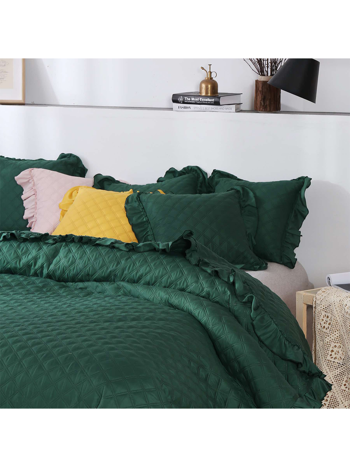 Edoti Quilted bedspread Ruffy