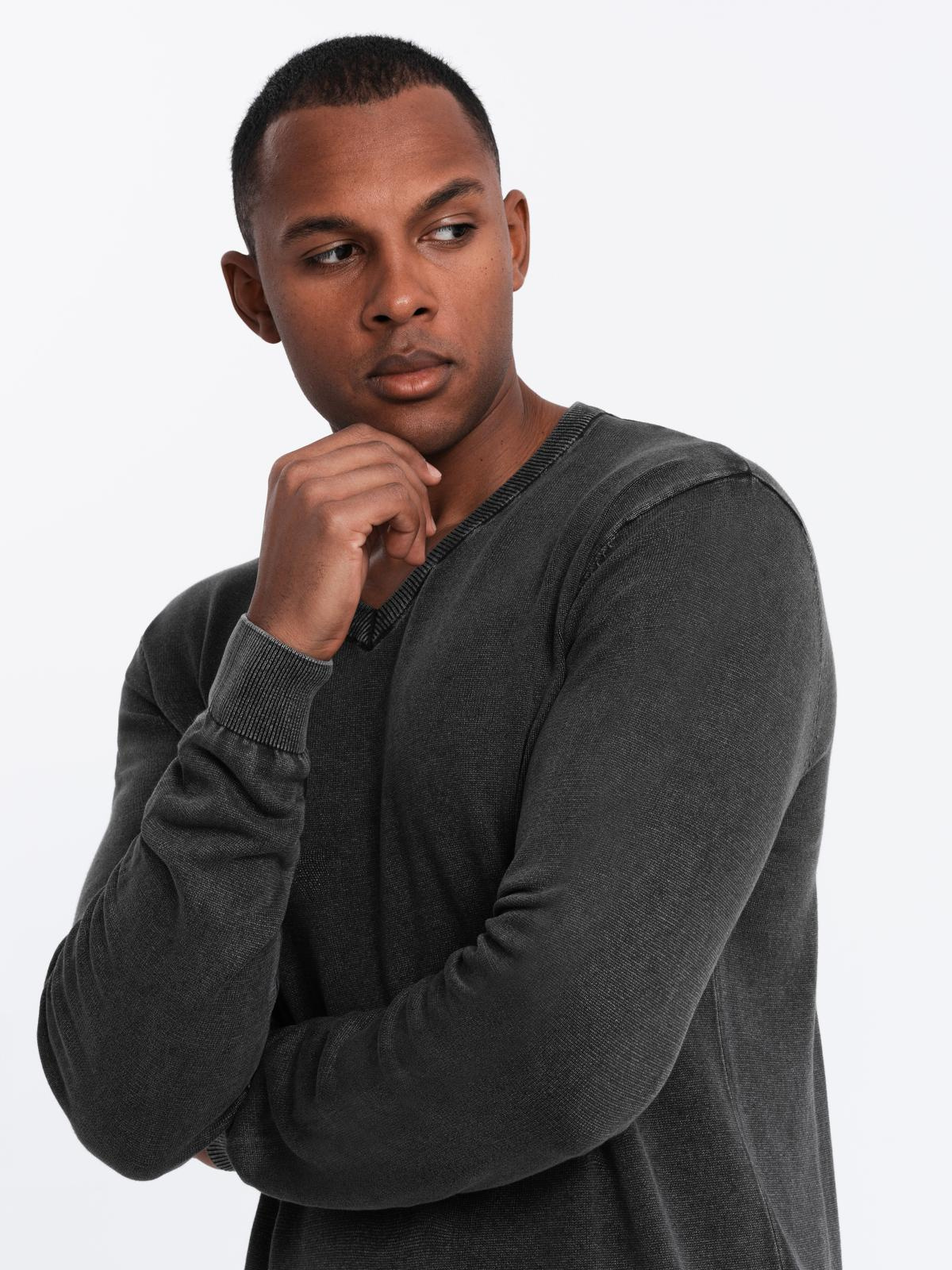 Ombre Washed mens pullover with a v-neck - black