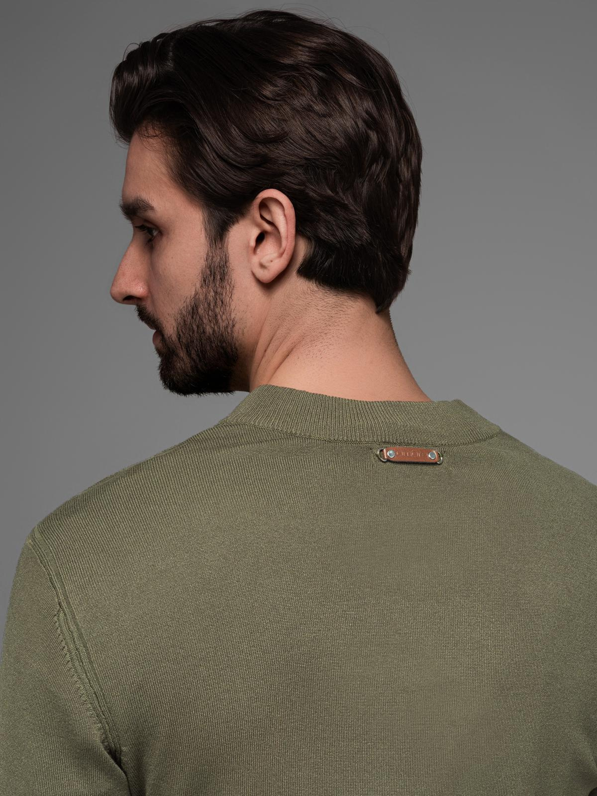 Ombre Men&#039;s sweater with viscose and spread neckline - olive