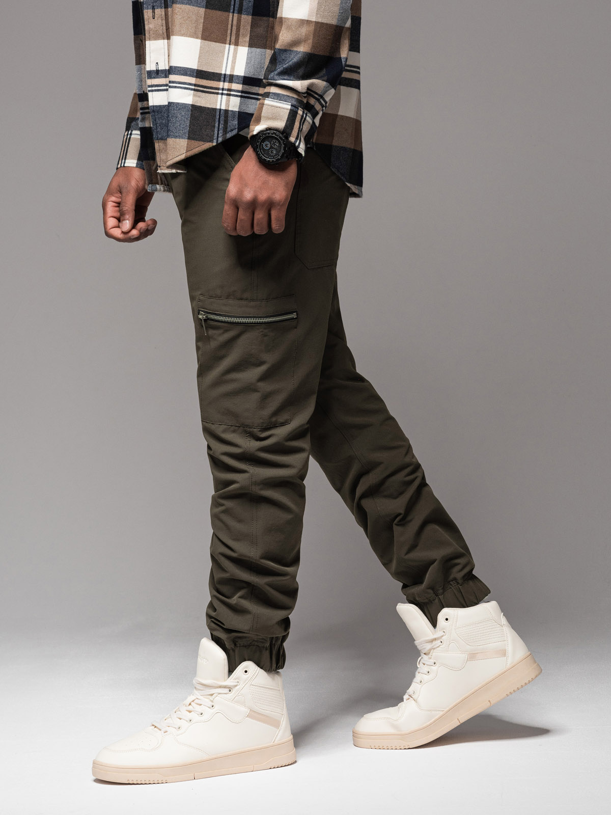 Ombre Men&#039;s jogger pants with cargo pockets and print - dark olive green