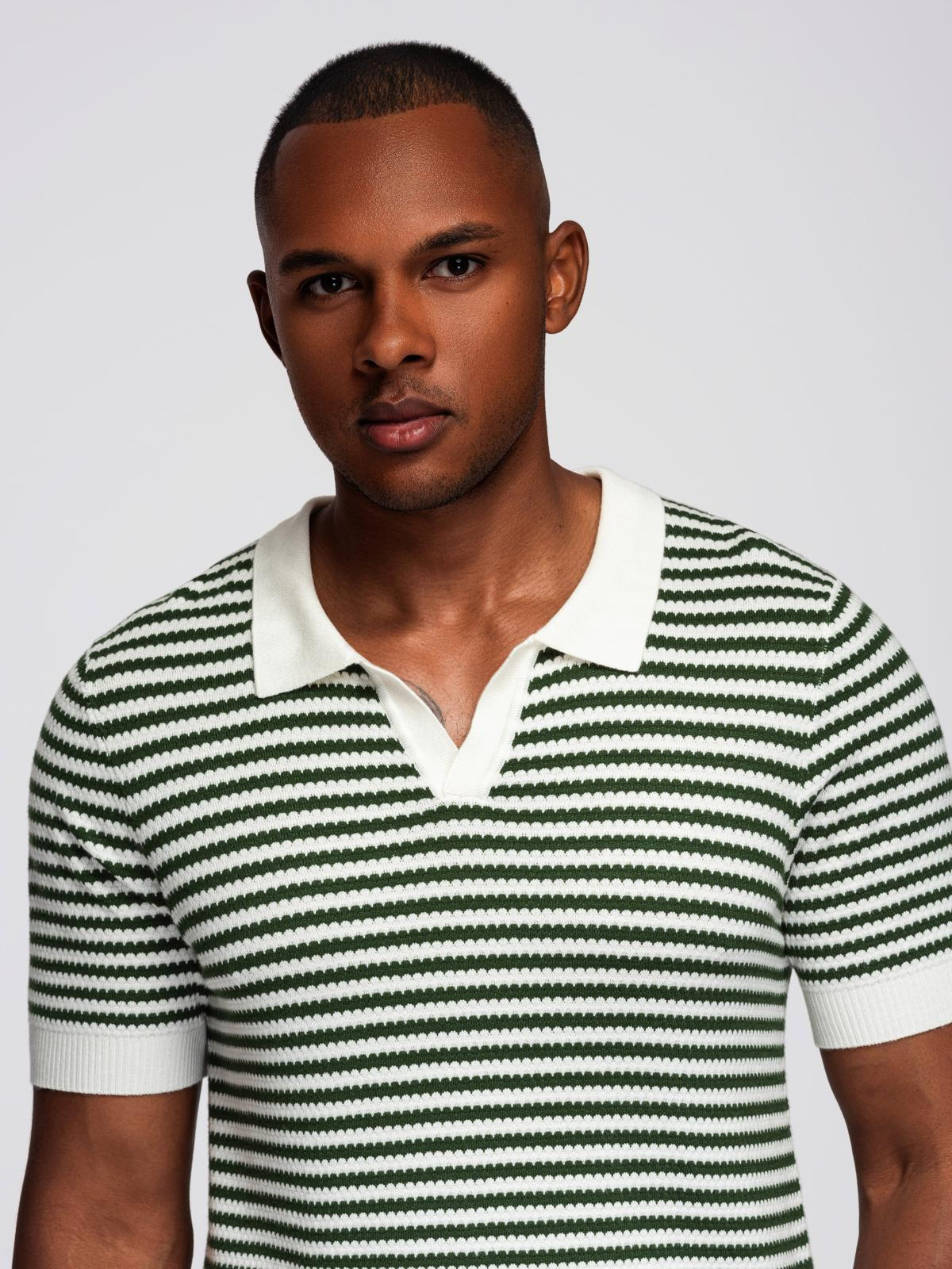 Ombre Men's knitted buttonless polo shirt with navy stripes - white and olive
