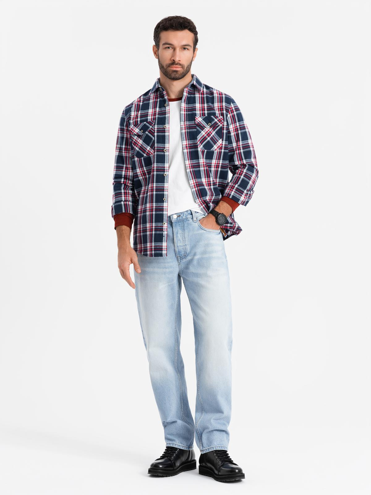 Ombre Men's flannel shirt with buttoned pockets - red and navy blue OM-SHCS