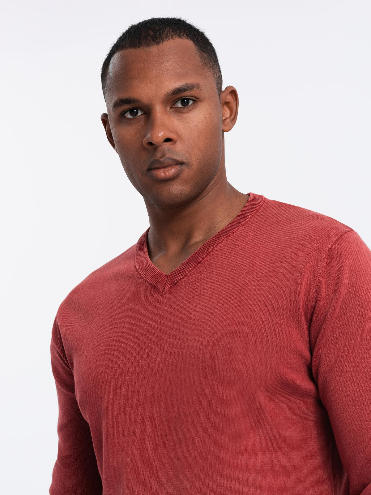 Ombre Men's wash sweater with v-neck - red