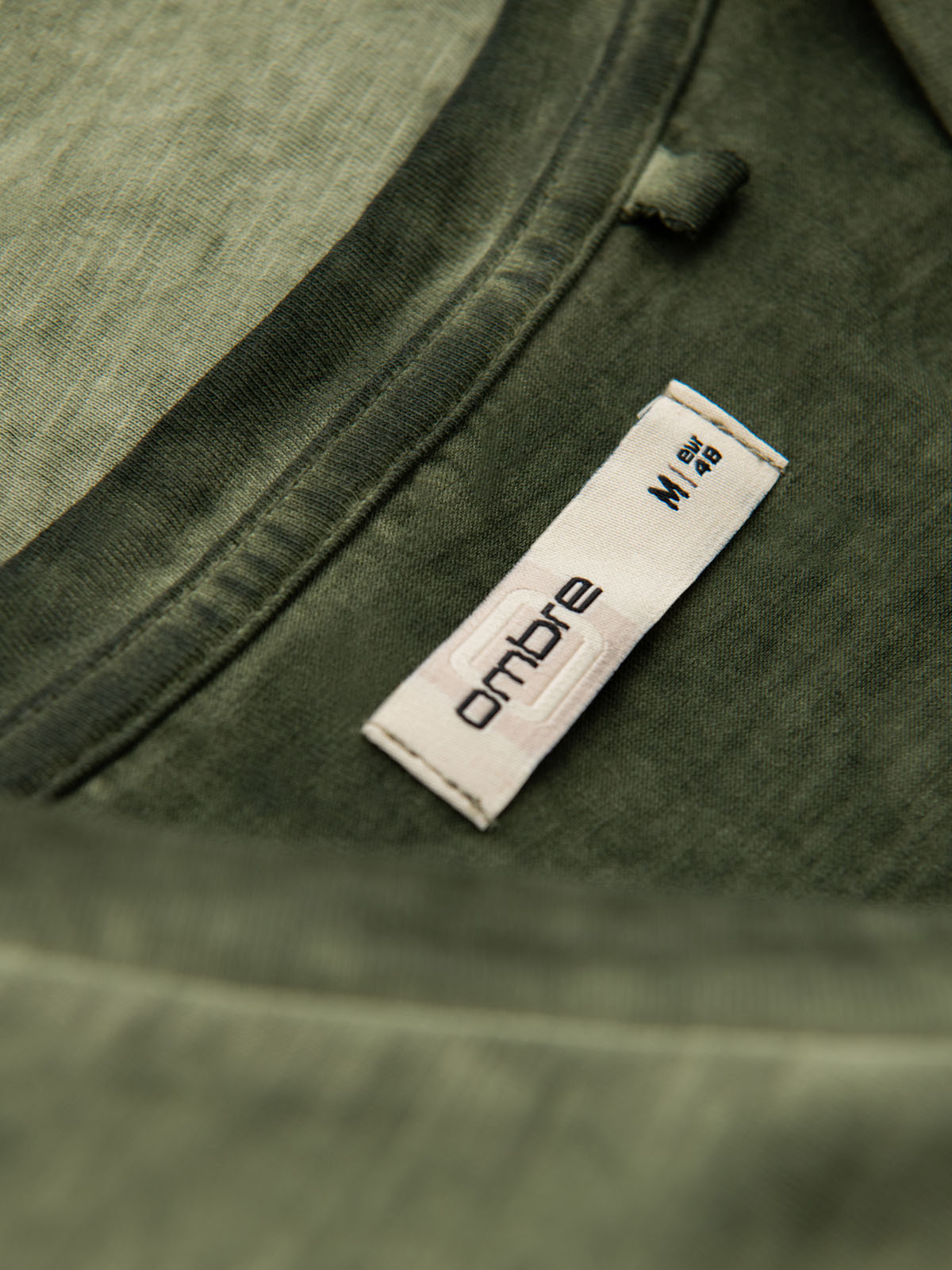 Ombre Men's cotton V-neck knit t-shirt with washed effect - olive