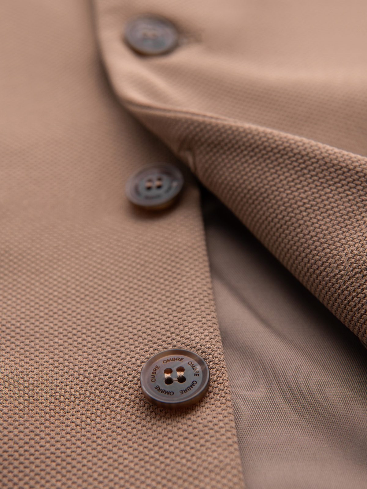 Ombre Fitted elegant men&#039;s vest with elastane and lapels - brown