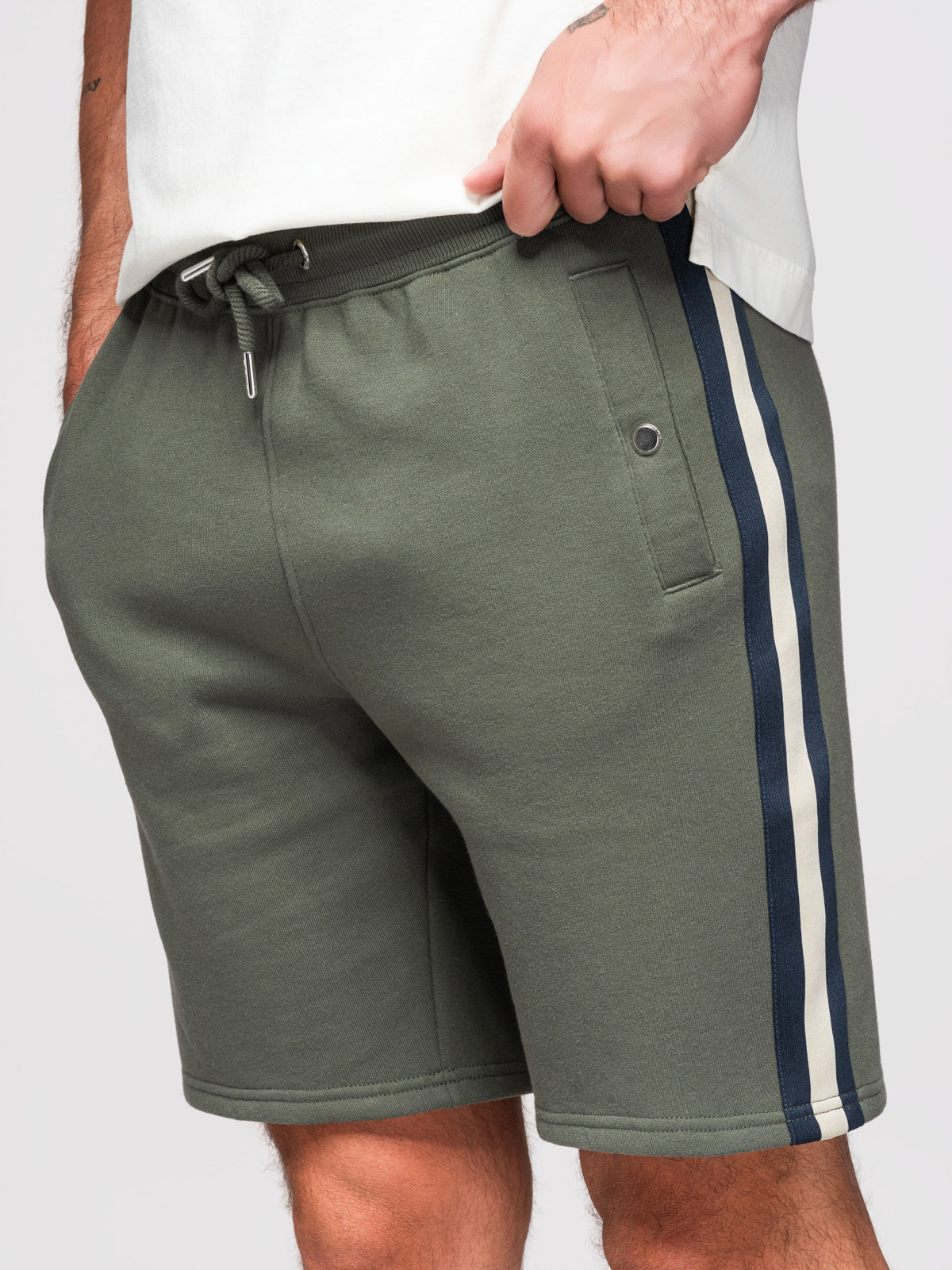 Ombre Men's sweat shorts with piping and drawstring waistband - olive