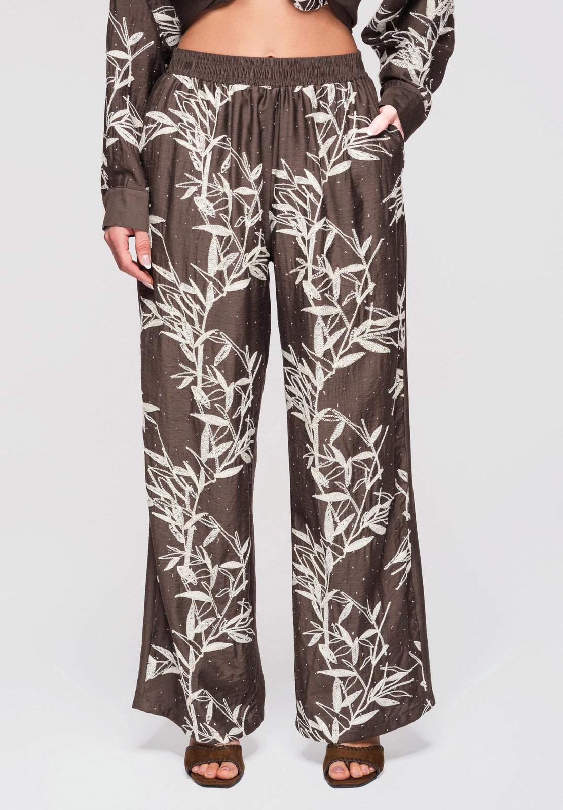 Edoti aduce clasici pentru femei pantaloni