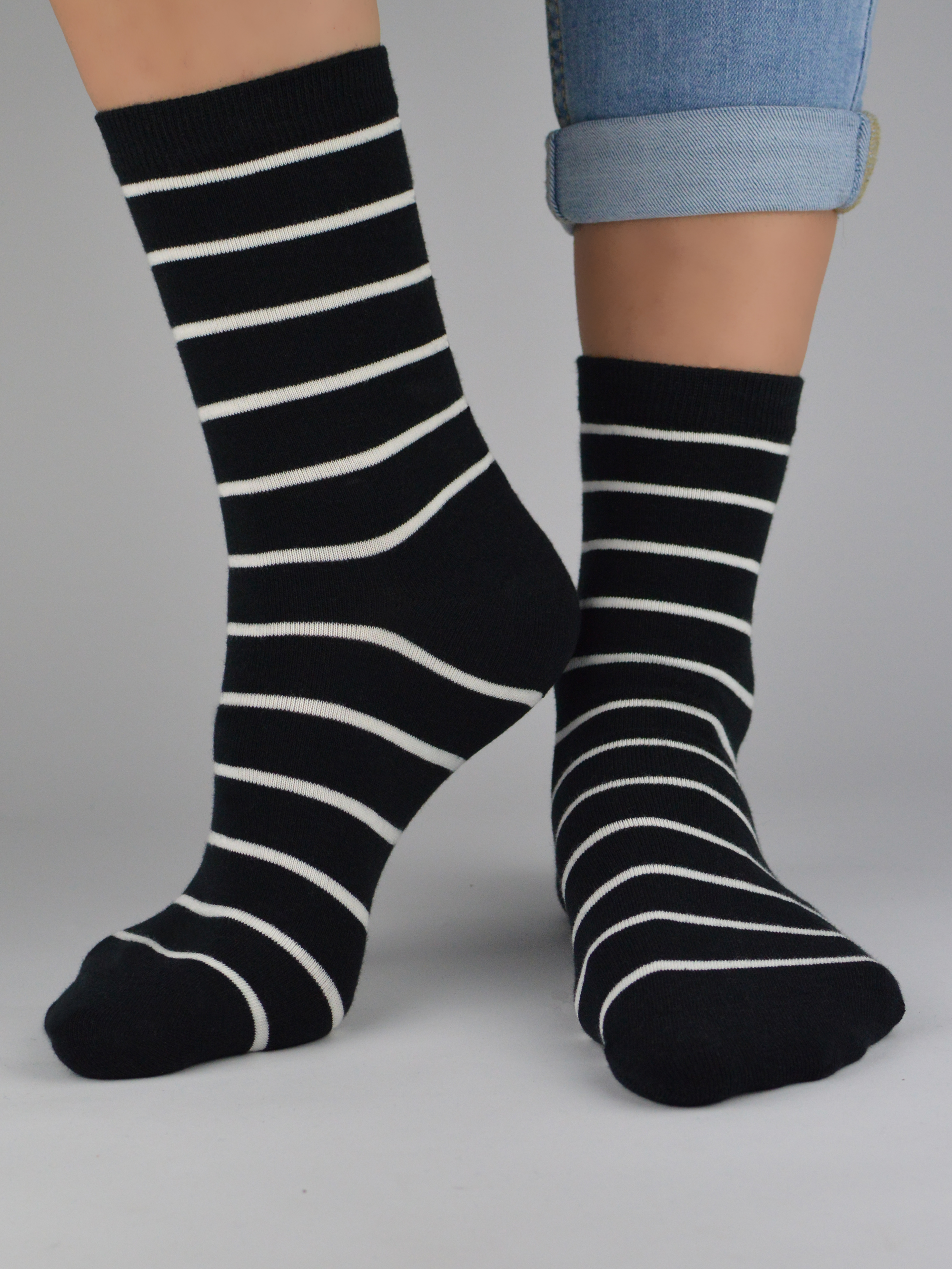 NOVITI Woman's Socks SB047-W-02
