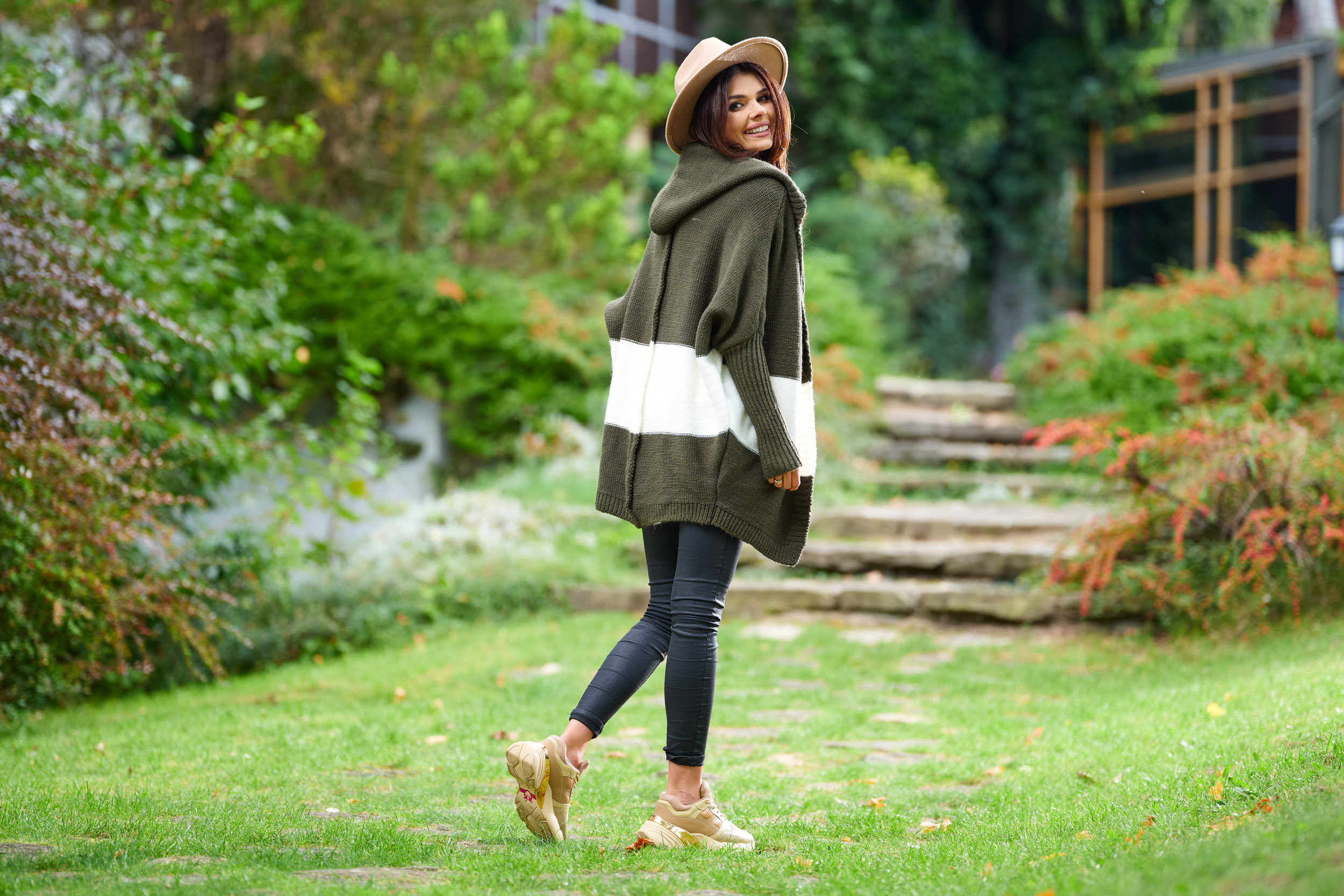 Awama Femeii pulover A392 Kaki