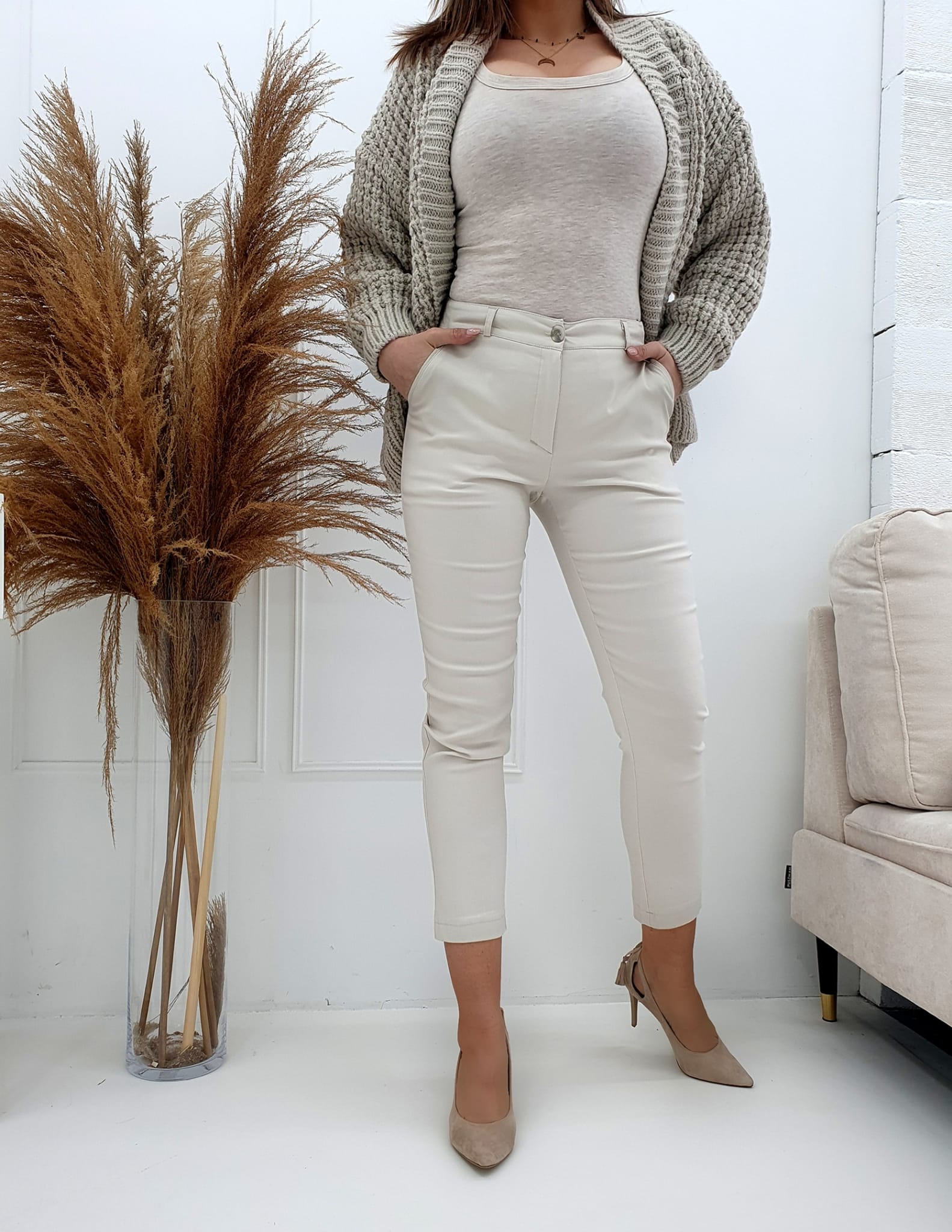 Pantaloni dama, MiR 259