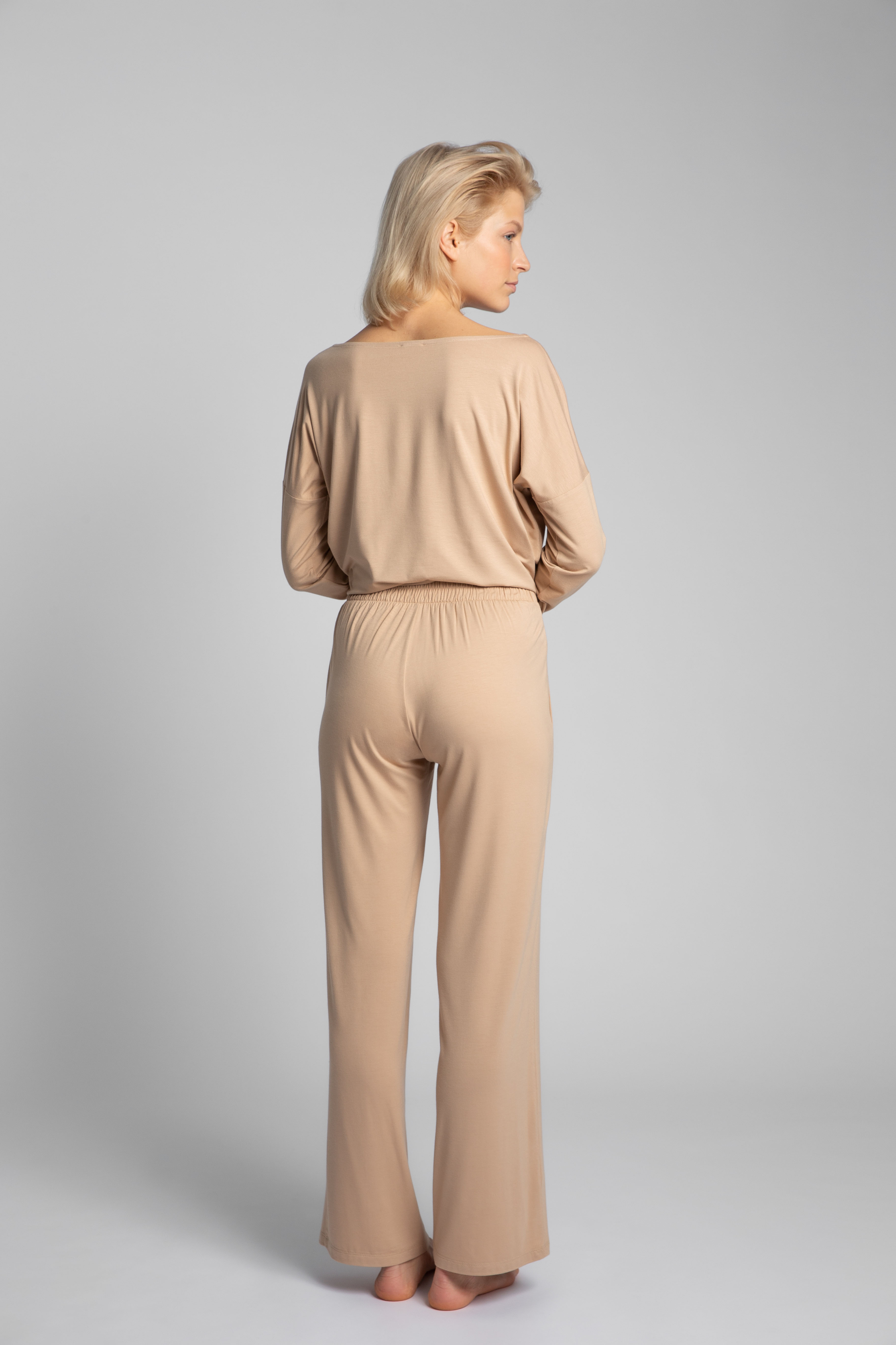 Pantalonii femeii LaLupa LA028