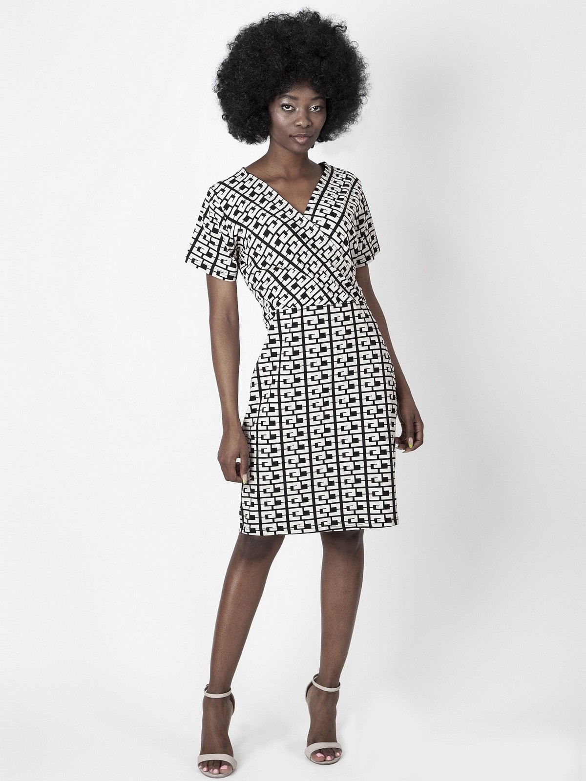 Дамска плетена рокля с деколте тип „сърце“