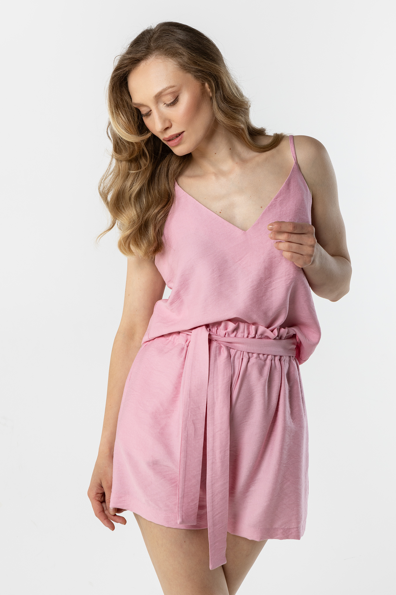 Дамски топ с тънки презрамки A764