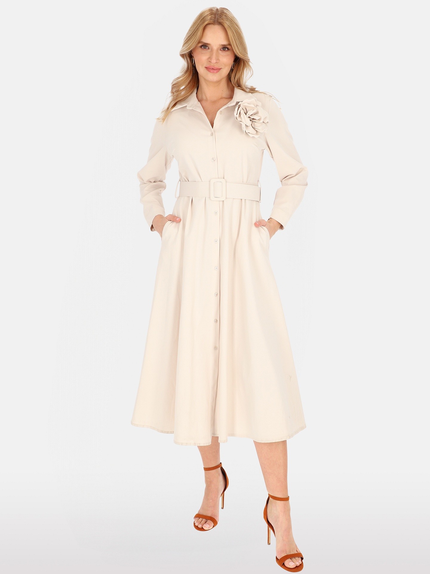 Elegantné béžové midi šaty s brošňou
