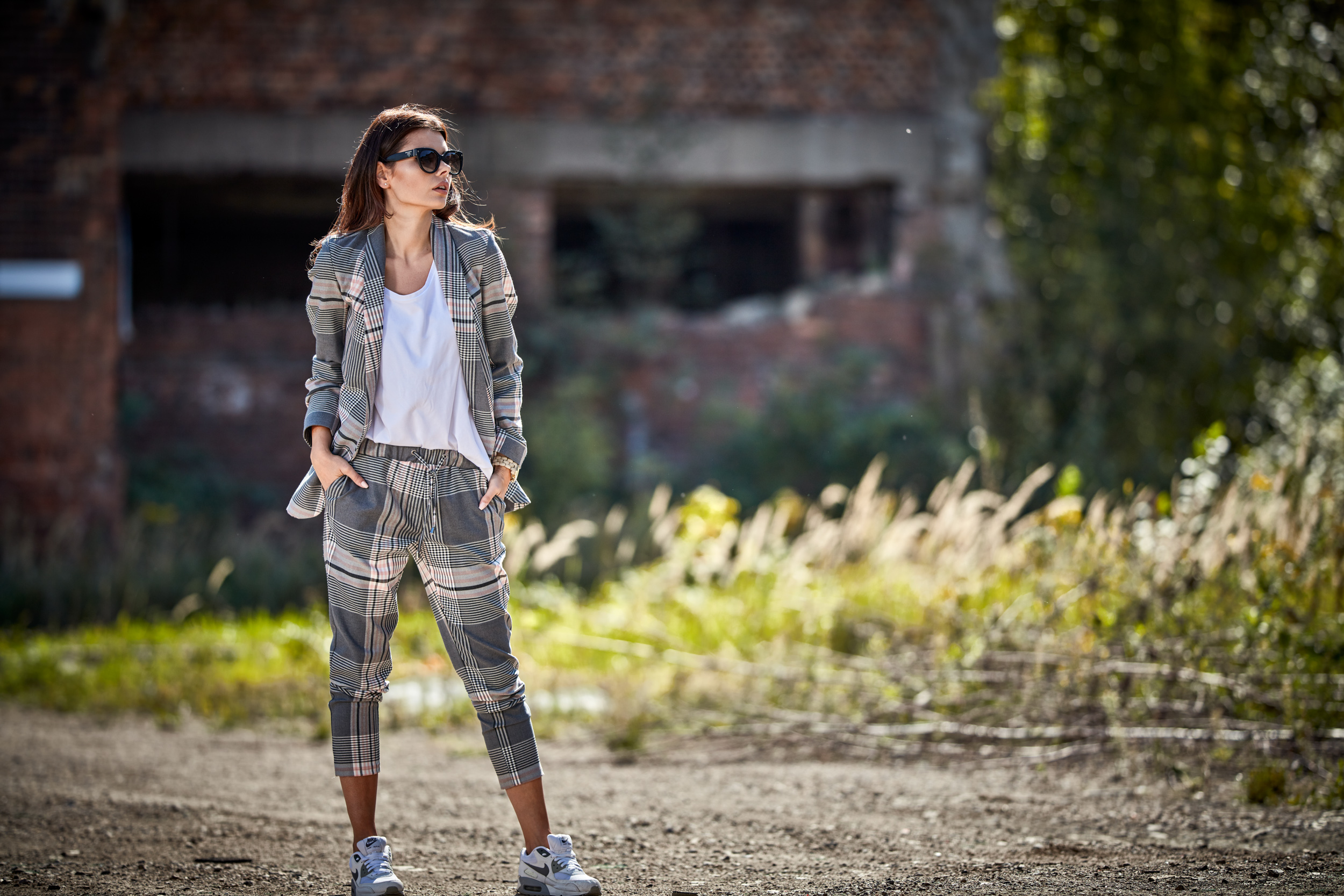 Pantaloni dama, Awama Grid