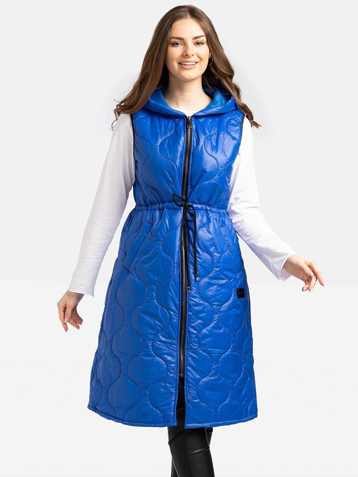 Дамски лек капитониран елек с качулка