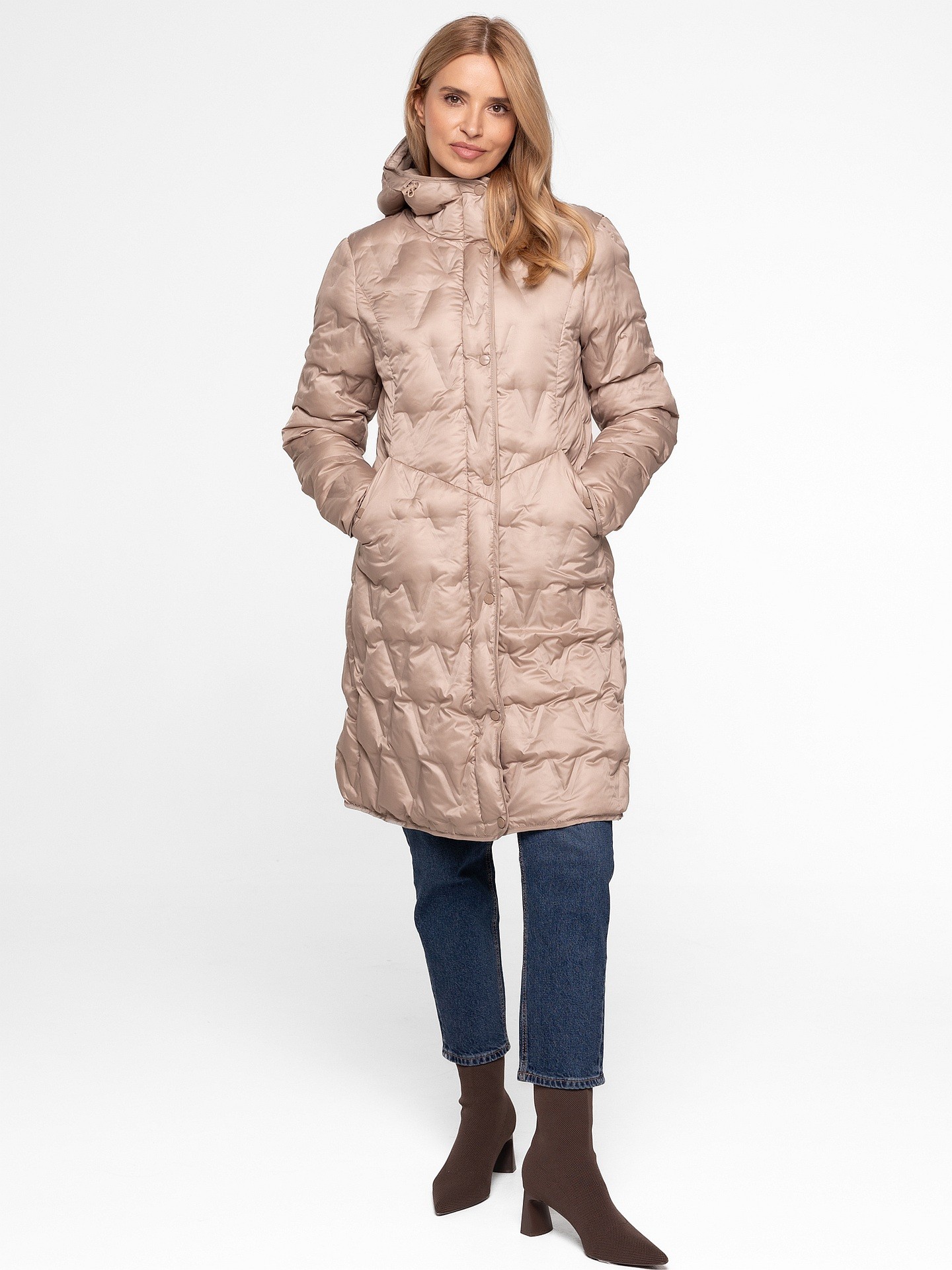 Дамско ватирано яке с регулируема качулка