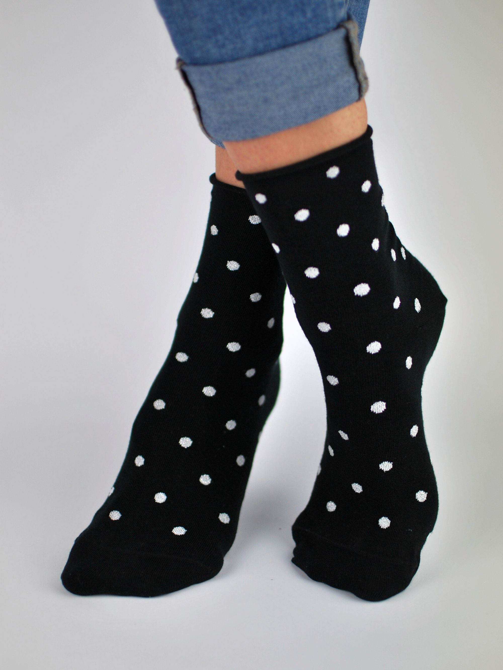 NOVITI Woman's Socks SB015-W-01