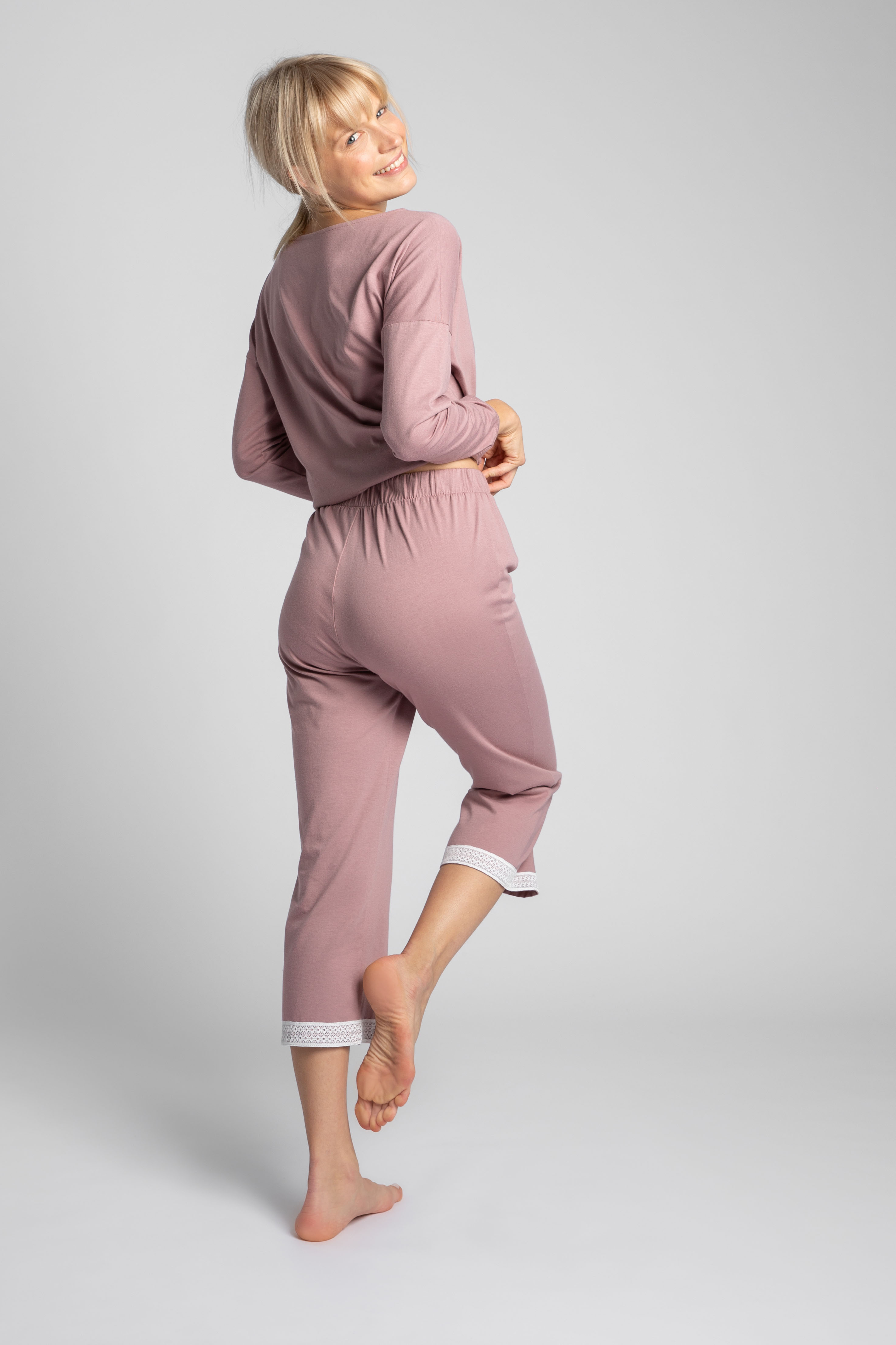 Pantalonii femeii LaLupa LA041
