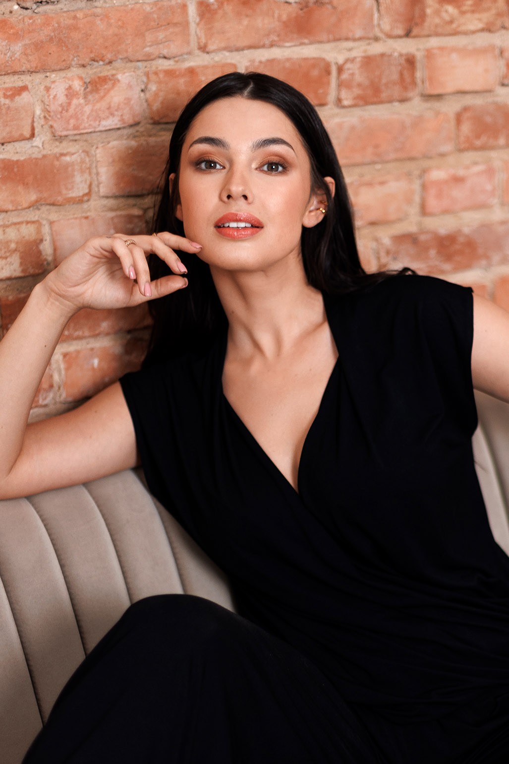BeWear Woman's Viscose wrap top with V-neck - black
