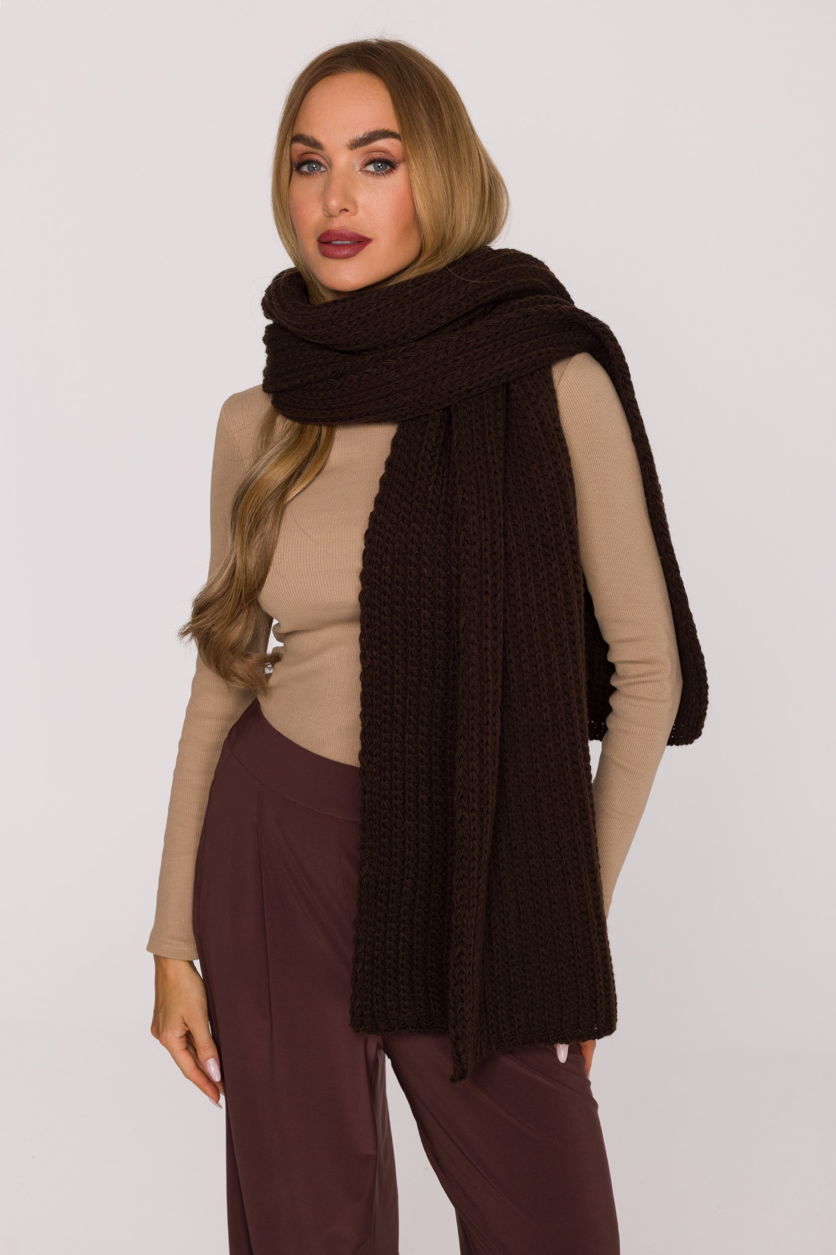 Made Of Emotion Woman's Long scarf made of soft, ribbed-knit yarn - brown
