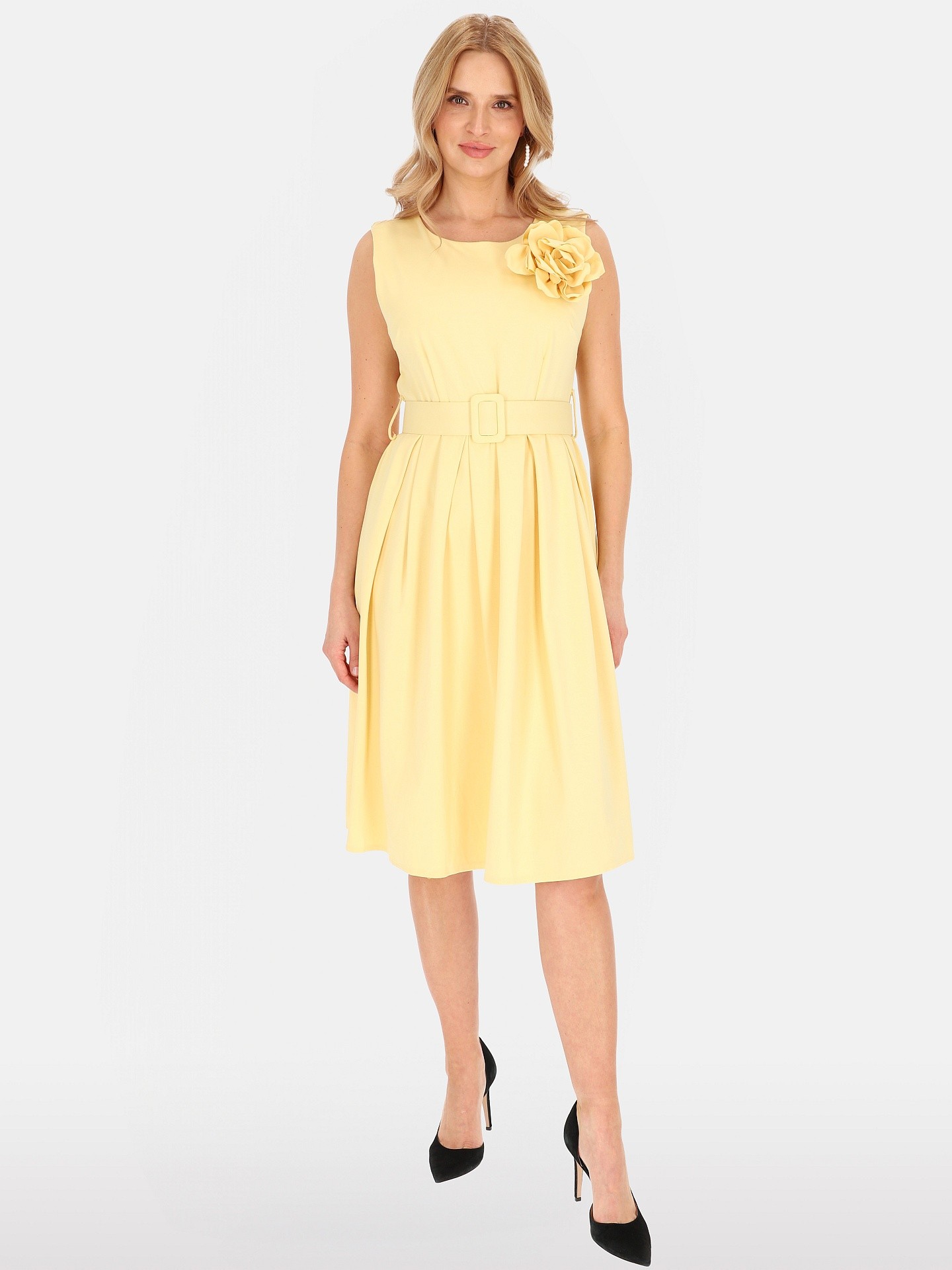 Дамска рокля без ръкави с миди кройка и сваляща се брошка