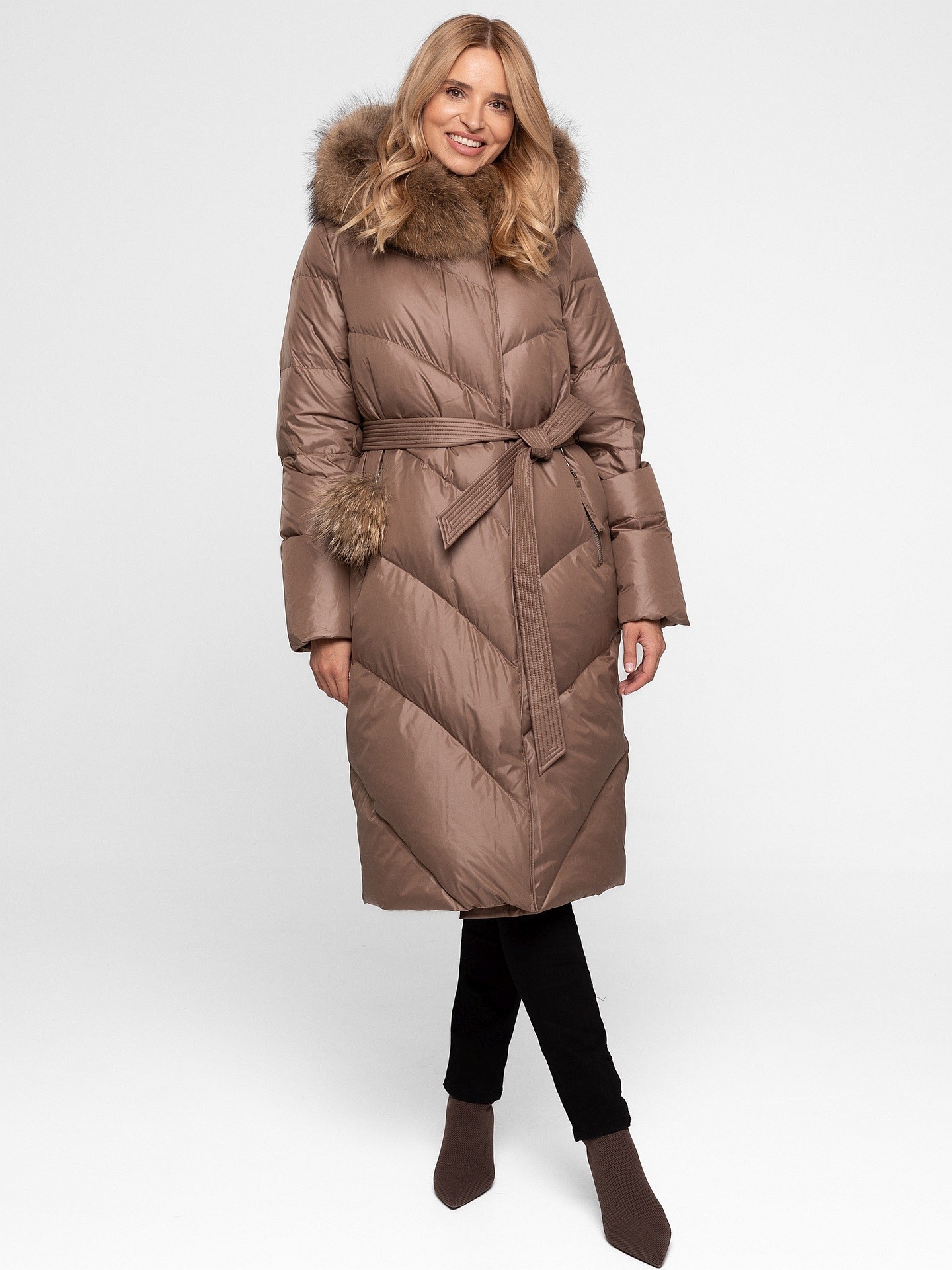 Дамско дълго пухено палто с козина и помпон