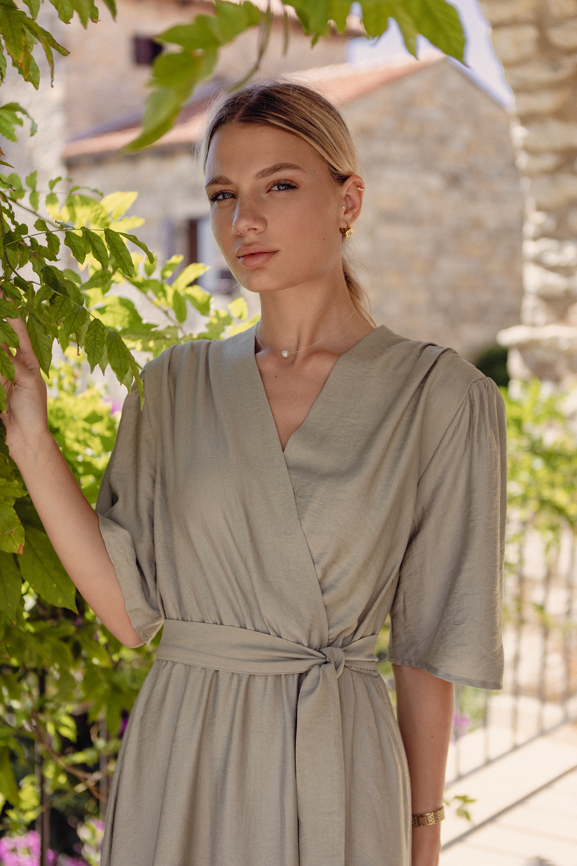 Дамска рокля с прегръщаща се форма A761