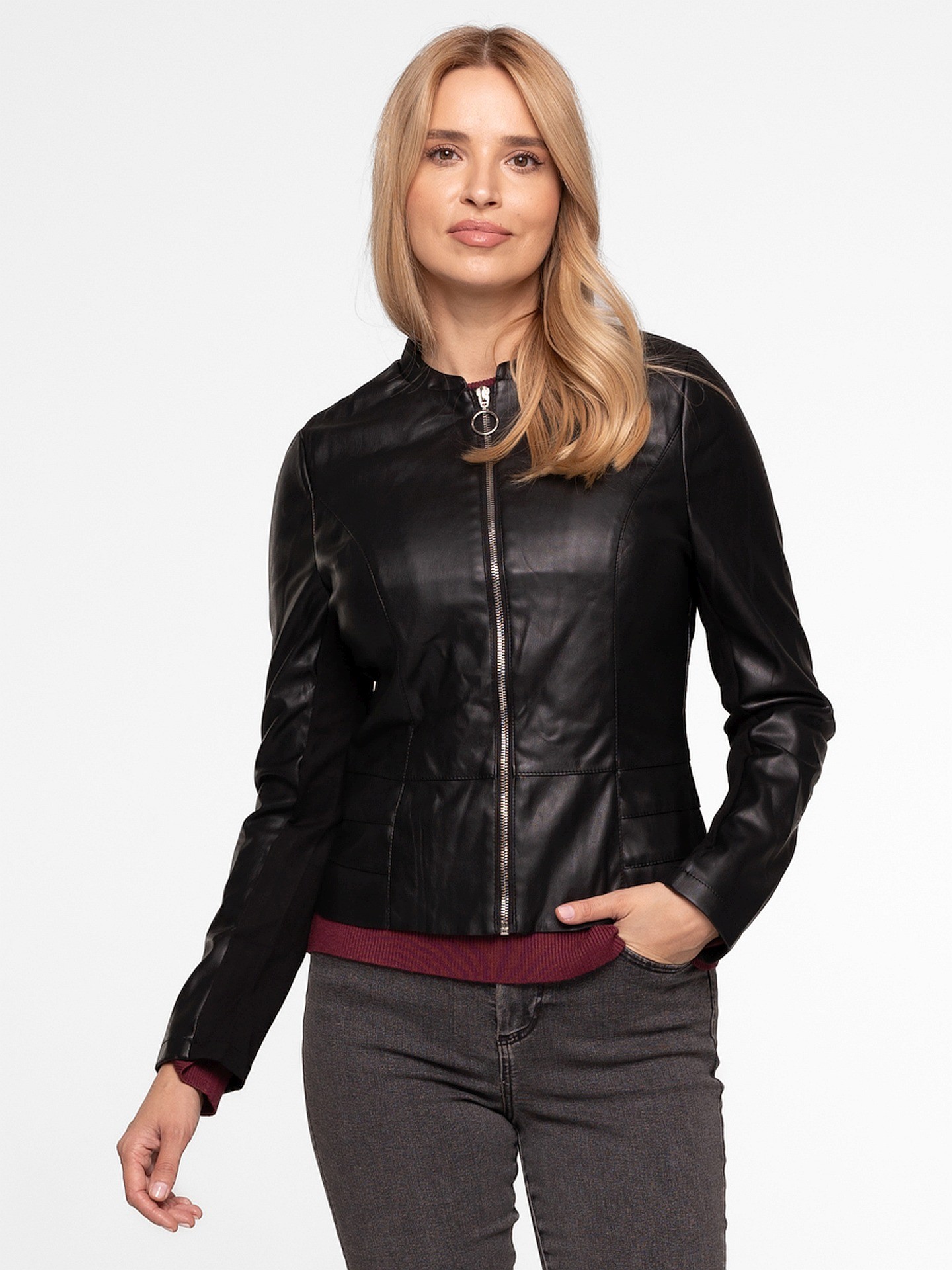 Дамско яке от изкуствена кожа с платнени вложки