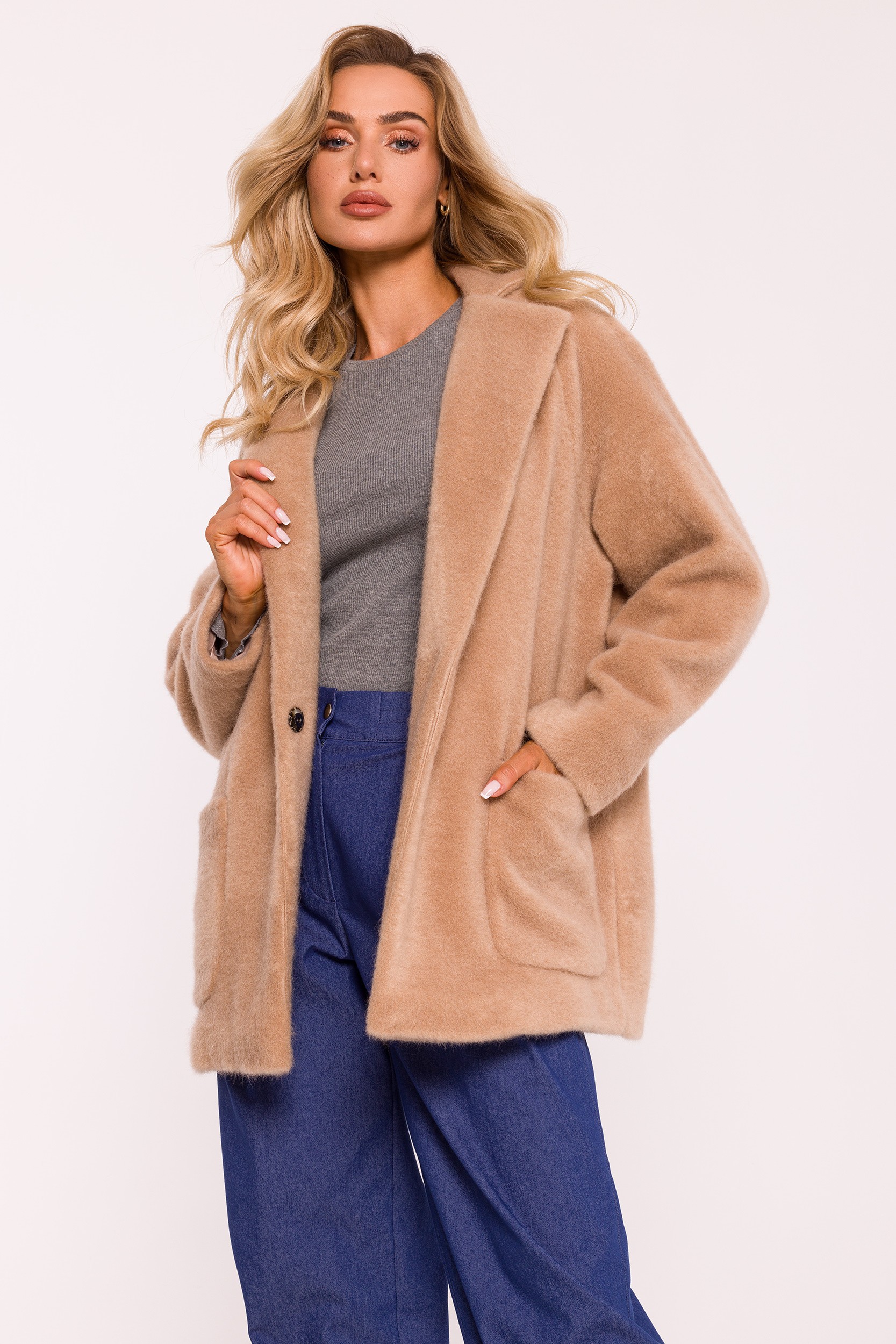 Made Of Emotion Woman's Cropped teddy blazer - beige