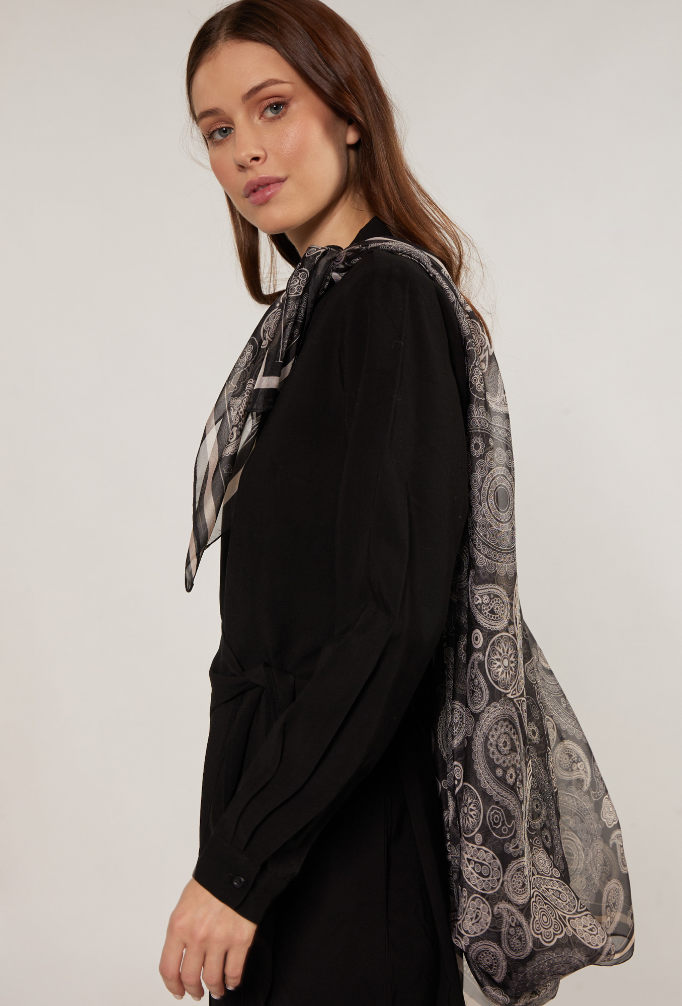 MONNARI Woman's Scarves & Shawls Women's Scarf In An Ornamental Pattern Multi Black