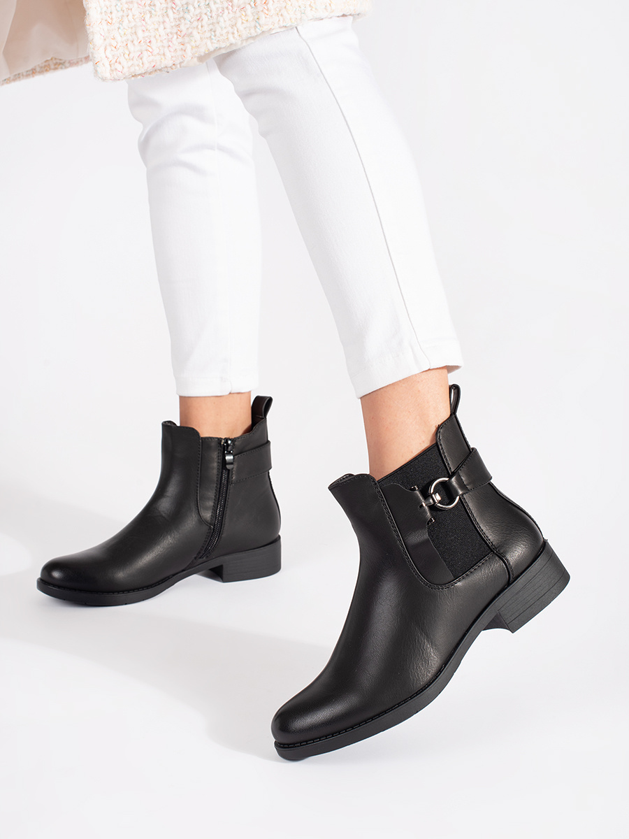 Shelvt Classic black Chelsea boots with a flat heel