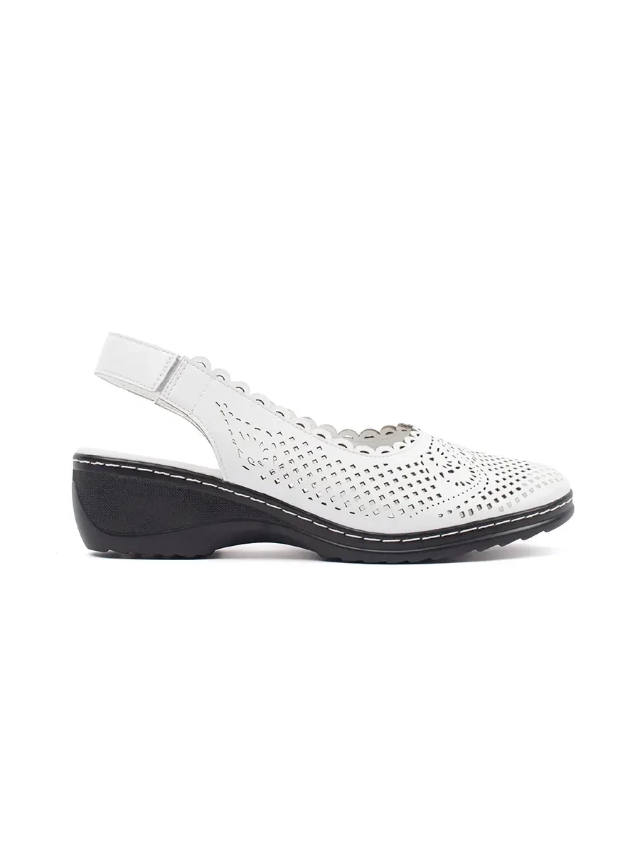 GOODIN White wedge sandals with an open heel