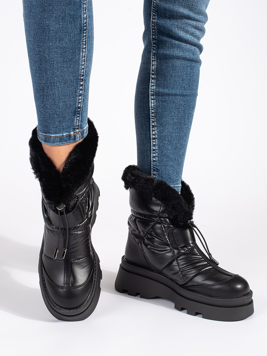SEASTAR Womens black snow boots with black fur on a platform