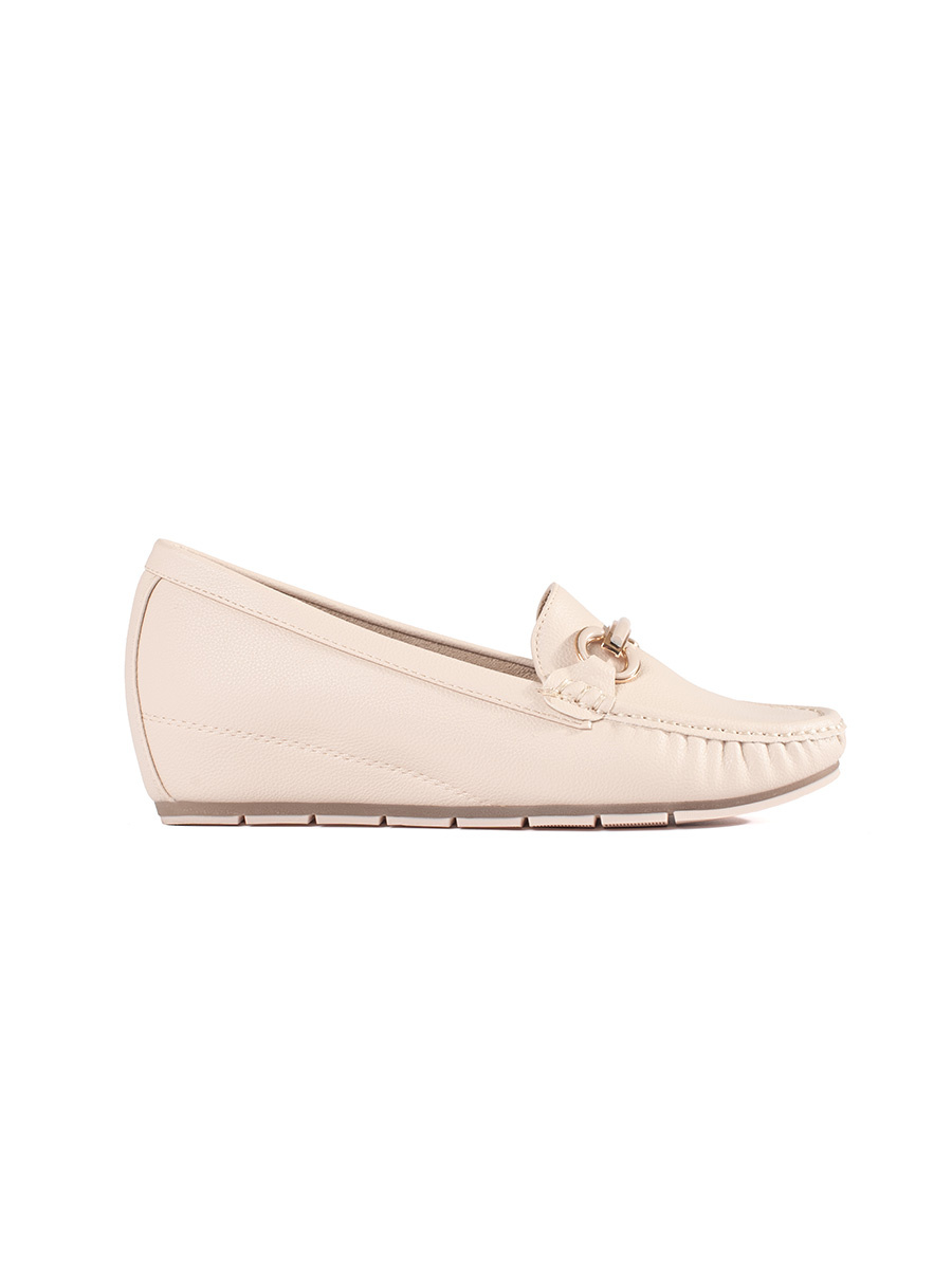 GOODIN Beige loafers on a low wedge
