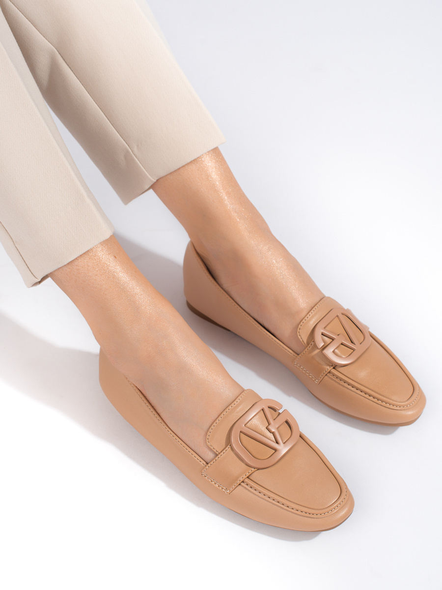 Mocasini dama, Shelvt