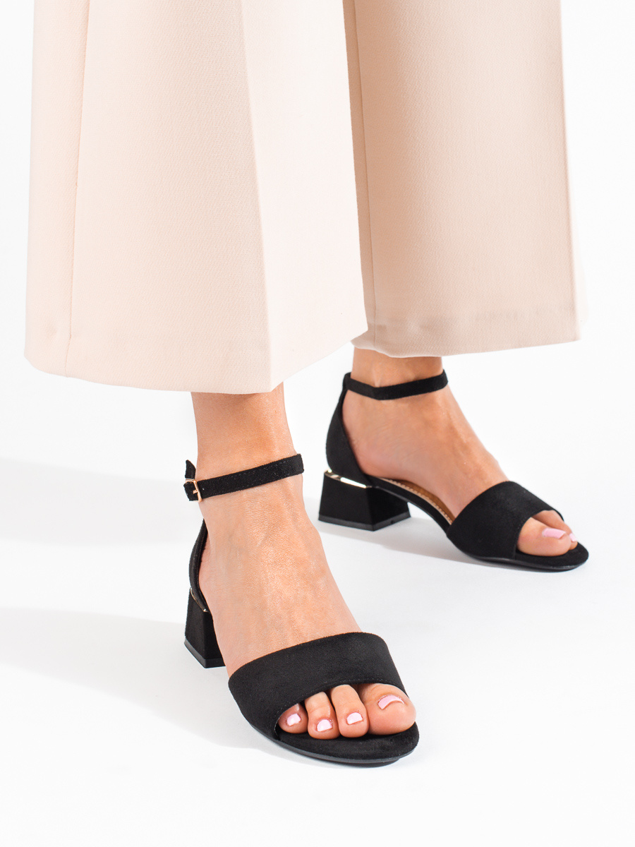 Low heeled sandals black Shelovet
