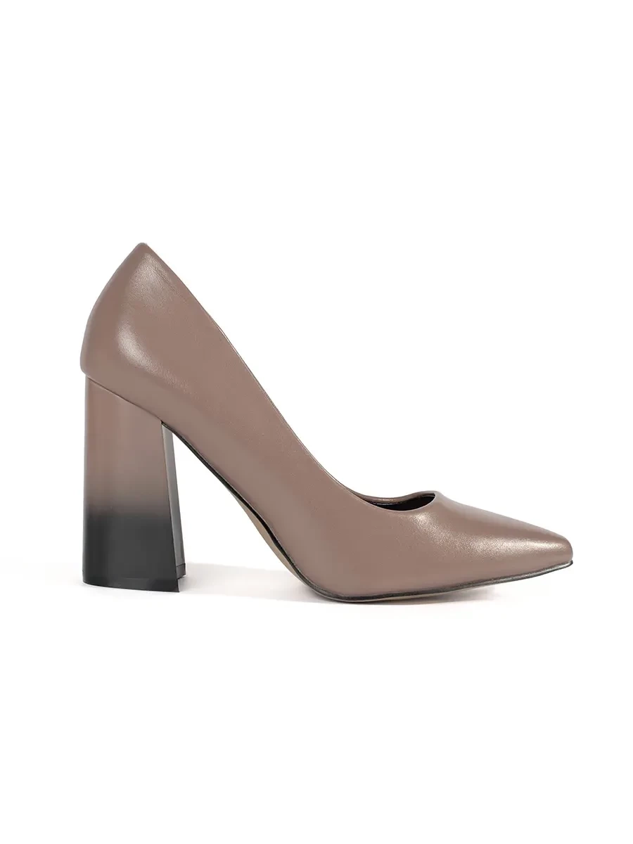 marka niezdefiniowana Beige pumps on a high heel