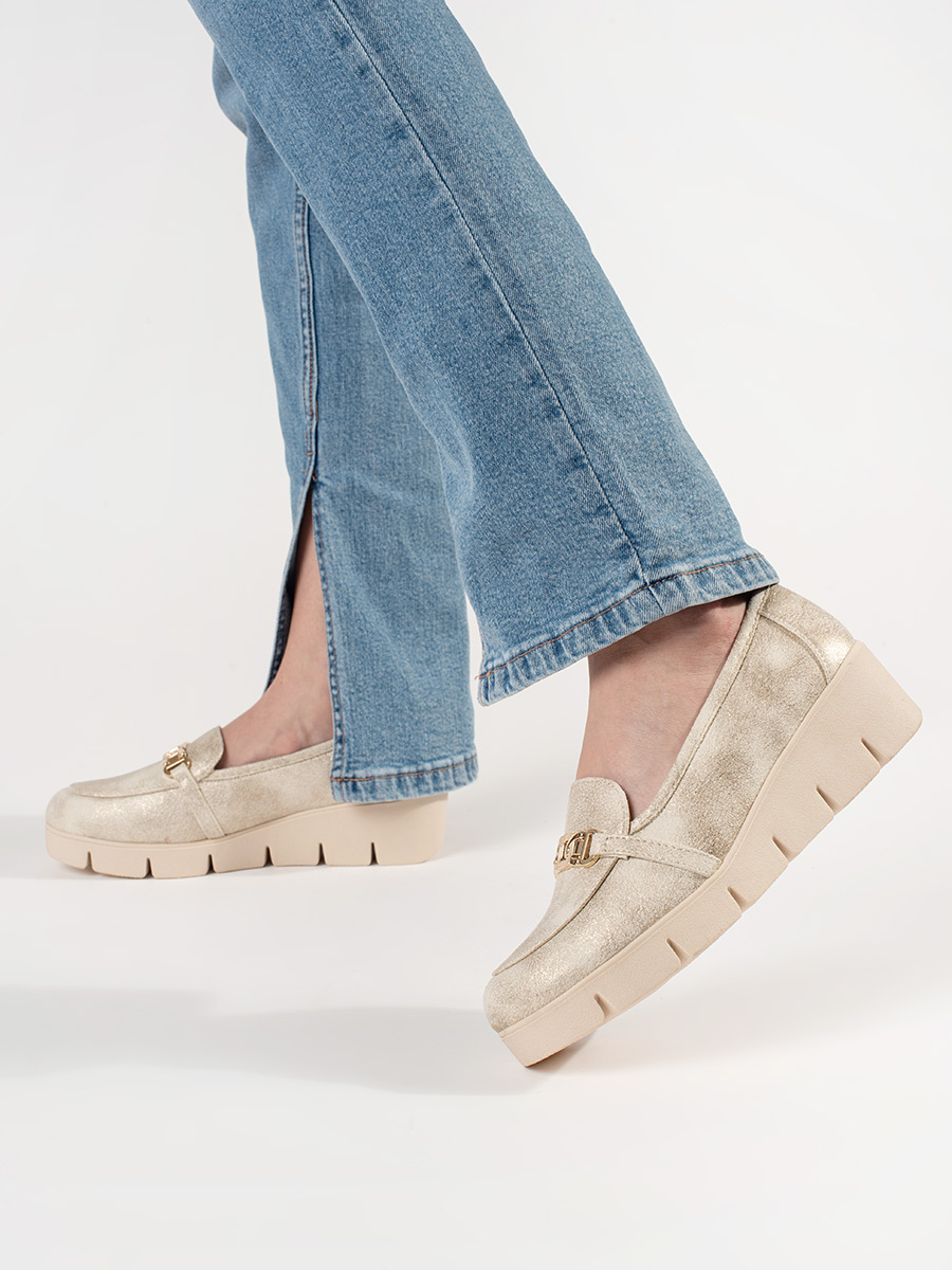 GOODIN Gold wedge loafers with a chain