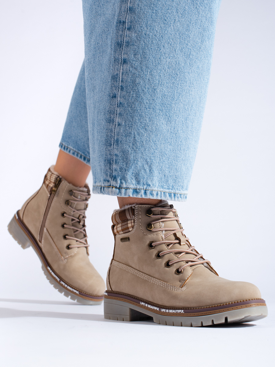 Botine dama, Shelvt