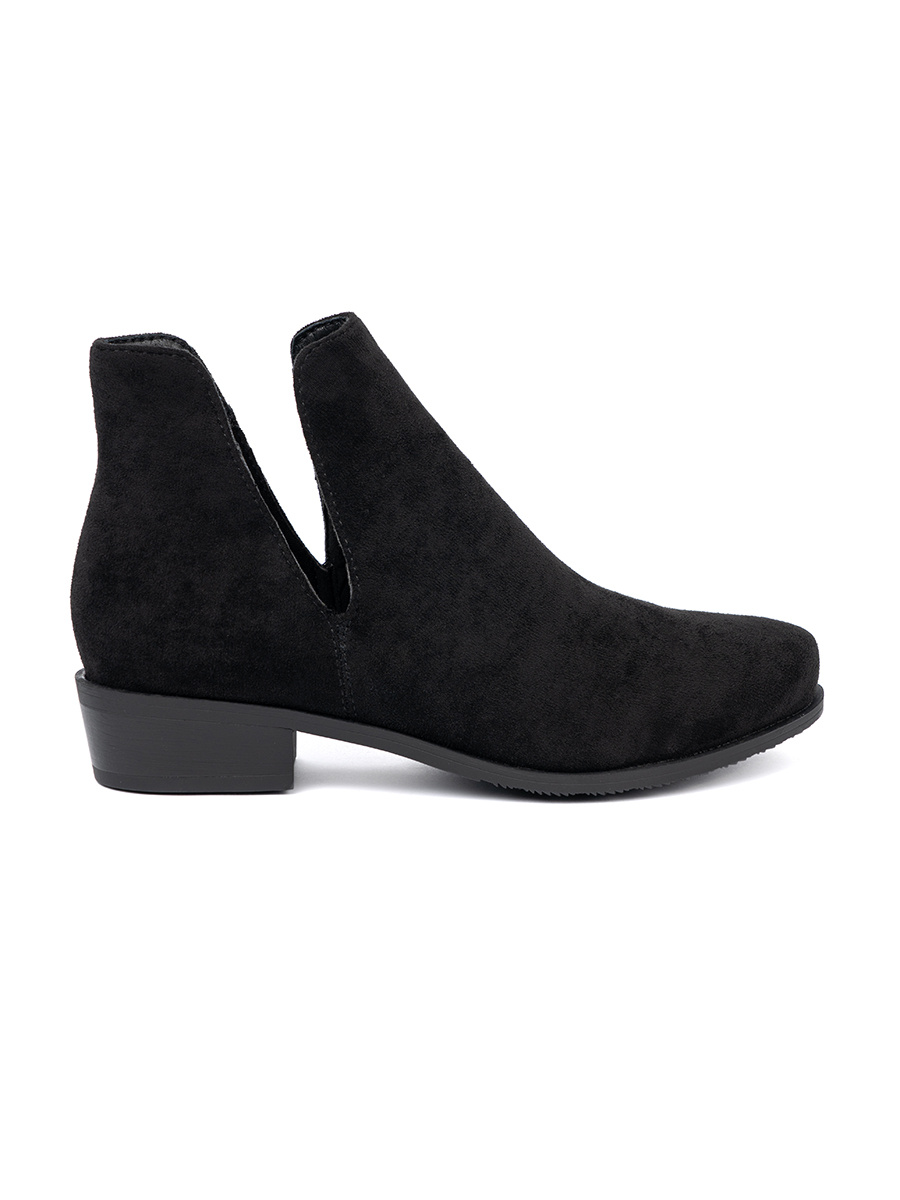 SEASTAR Black ankle boots with cutouts
